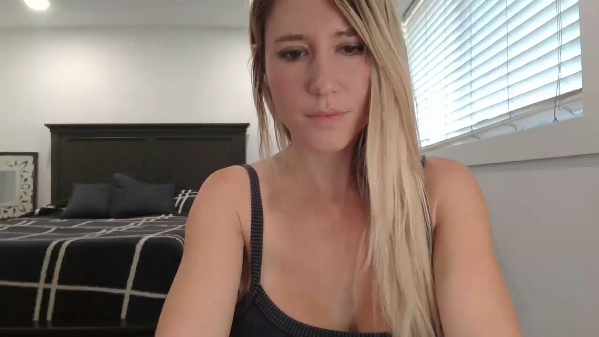 Gallery image thumbnail from blond_milf's myfreecams stream on, 02/07/2025, 21:46 image 14 of 20