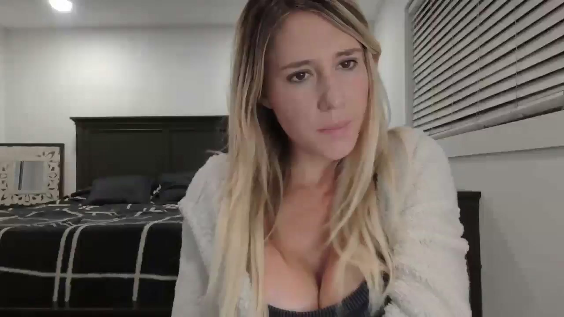 Gallery image thumbnail from blond_milf's myfreecams stream on, 02/08/2025, 07:50 image 1 of 20