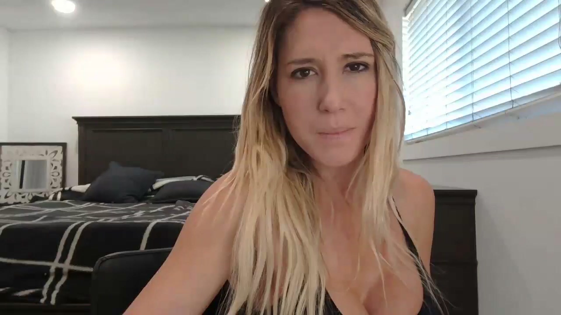 Gallery image thumbnail from blond_milf's myfreecams stream on, 02/09/2025, 23:16 image 3 of 20
