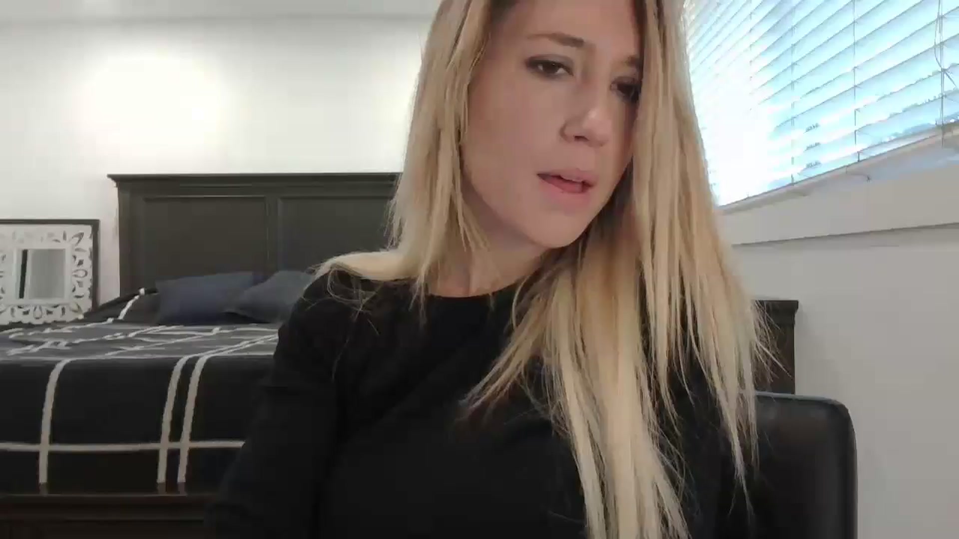 Gallery image thumbnail from blond_milf's myfreecams stream on, 02/10/2025, 22:48 image 16 of 20