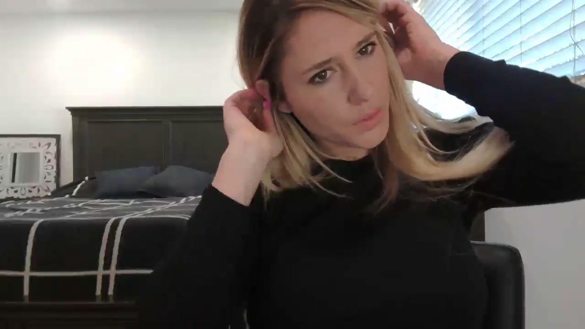 Gallery image thumbnail from blond_milf's myfreecams stream on, 02/10/2025, 22:48 image 17 of 20