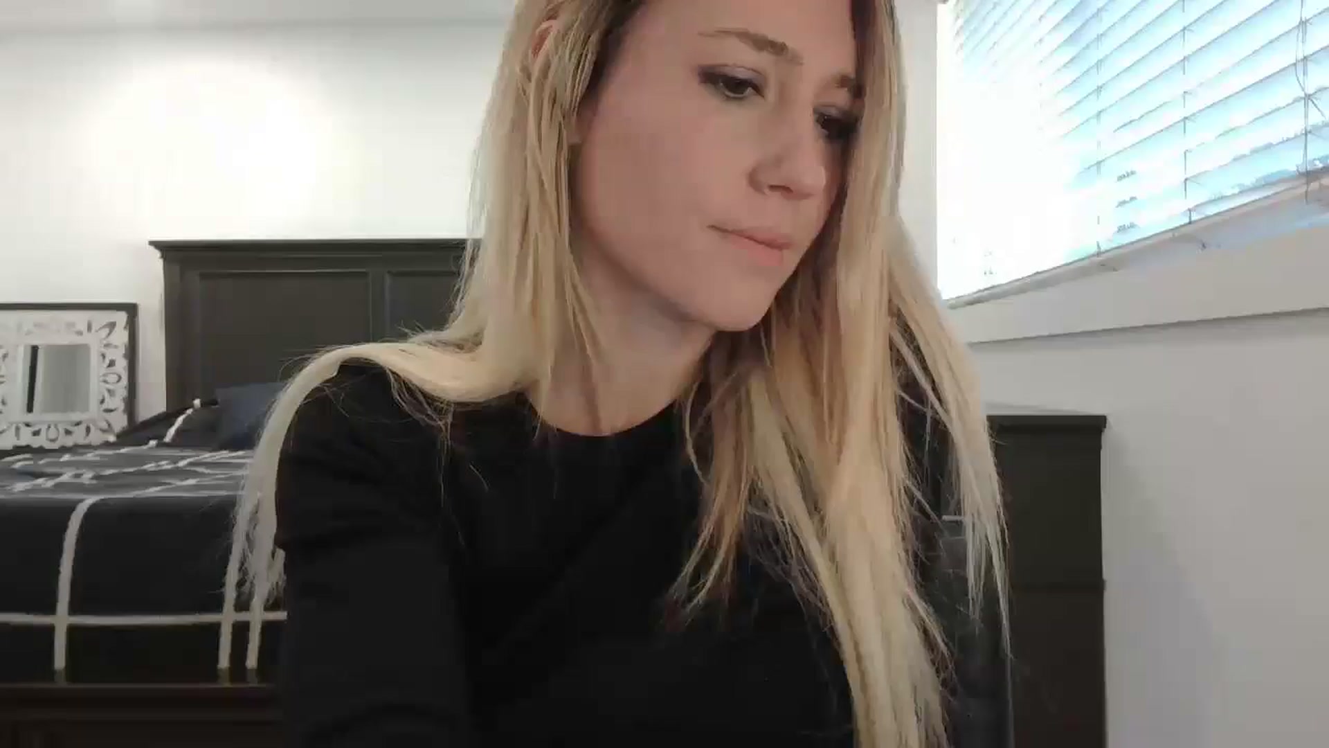 Gallery image thumbnail from blond_milf's myfreecams stream on, 02/10/2025, 22:48 image 14 of 20