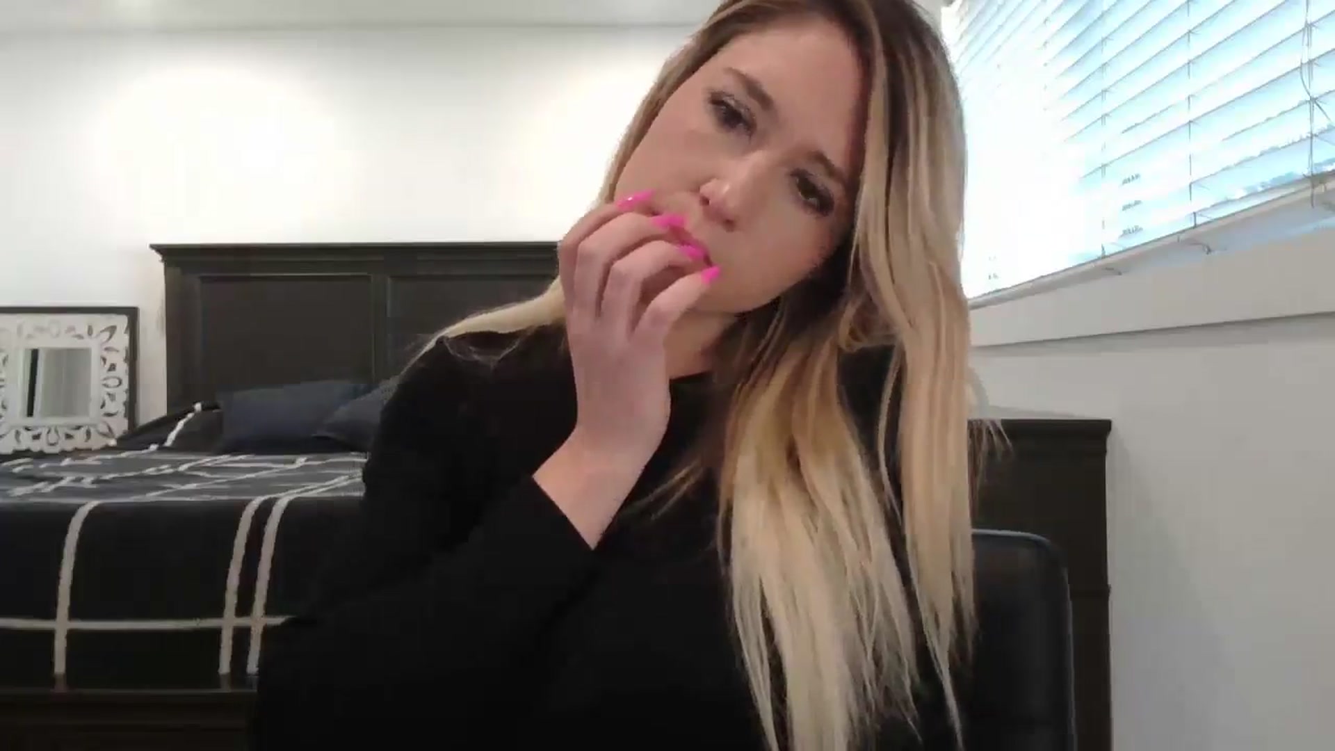 Gallery image thumbnail from blond_milf's myfreecams stream on, 02/10/2025, 22:48 image 11 of 20