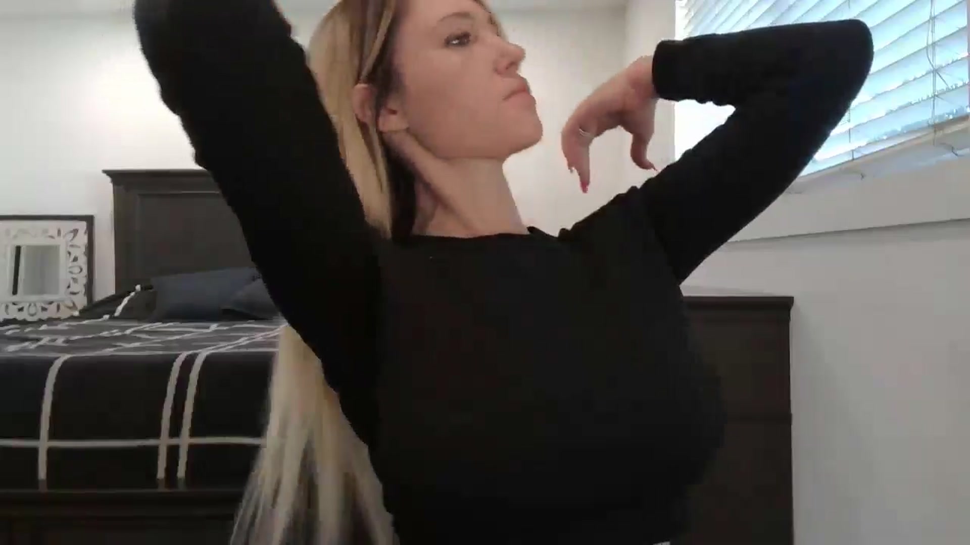 Gallery image thumbnail from blond_milf's myfreecams stream on, 02/10/2025, 22:48 image 2 of 20