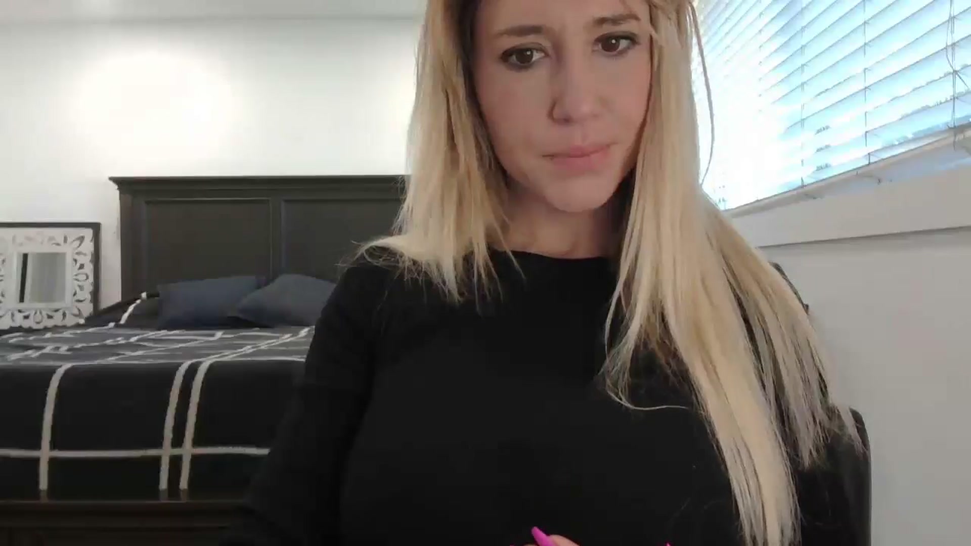 Gallery image thumbnail from blond_milf's myfreecams stream on, 02/10/2025, 22:48 image 18 of 20