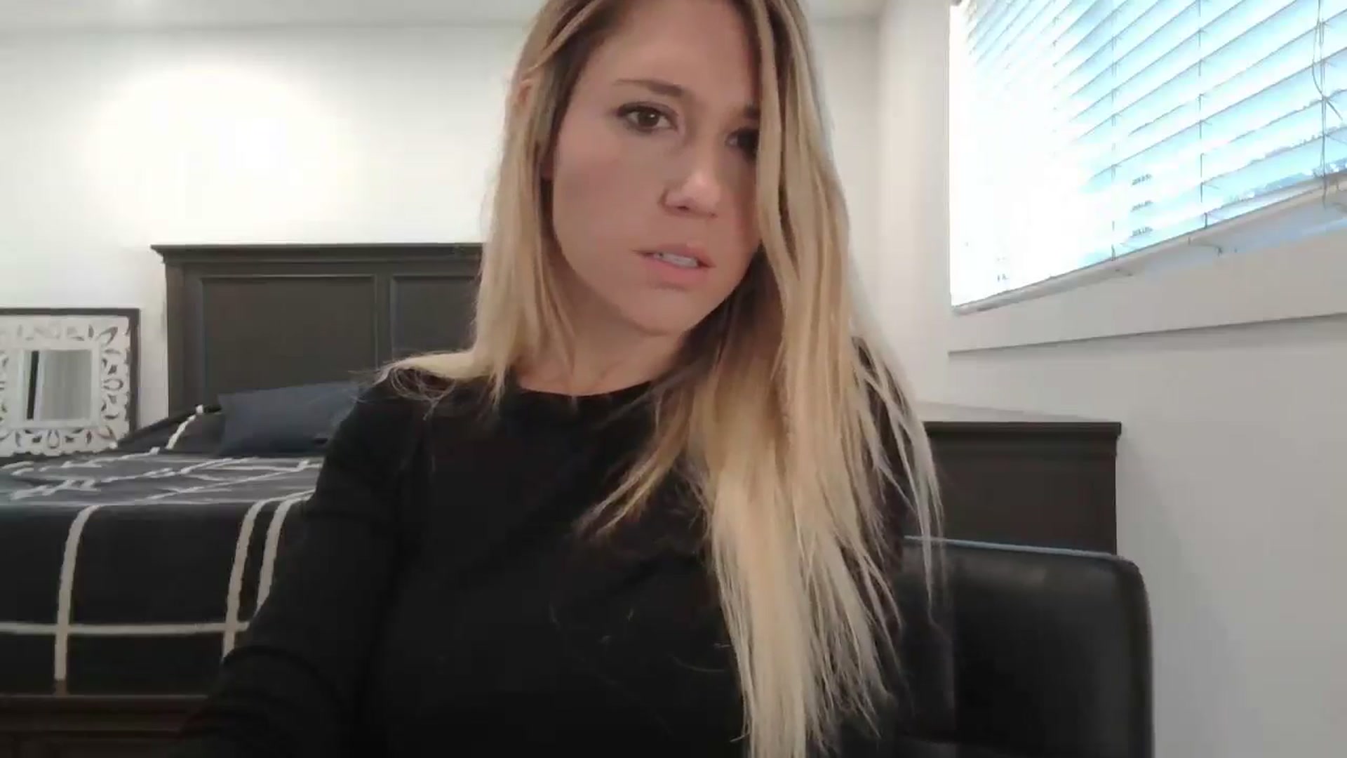 Gallery image thumbnail from blond_milf's myfreecams stream on, 02/10/2025, 22:48 image 12 of 20