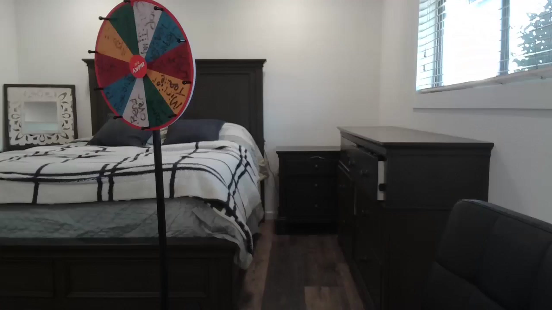 Gallery image thumbnail from blond_milf's myfreecams stream on, 02/17/2025, 01:03 image 14 of 20