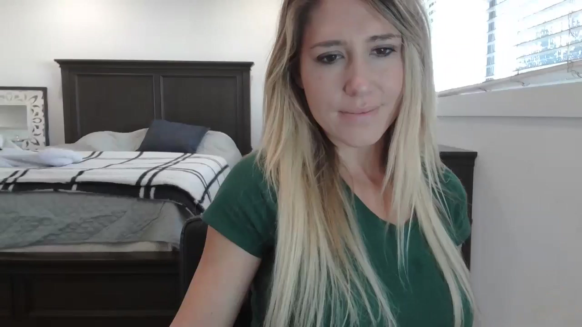 Gallery image thumbnail from blond_milf's myfreecams stream on, 02/17/2025, 21:55 image 7 of 20