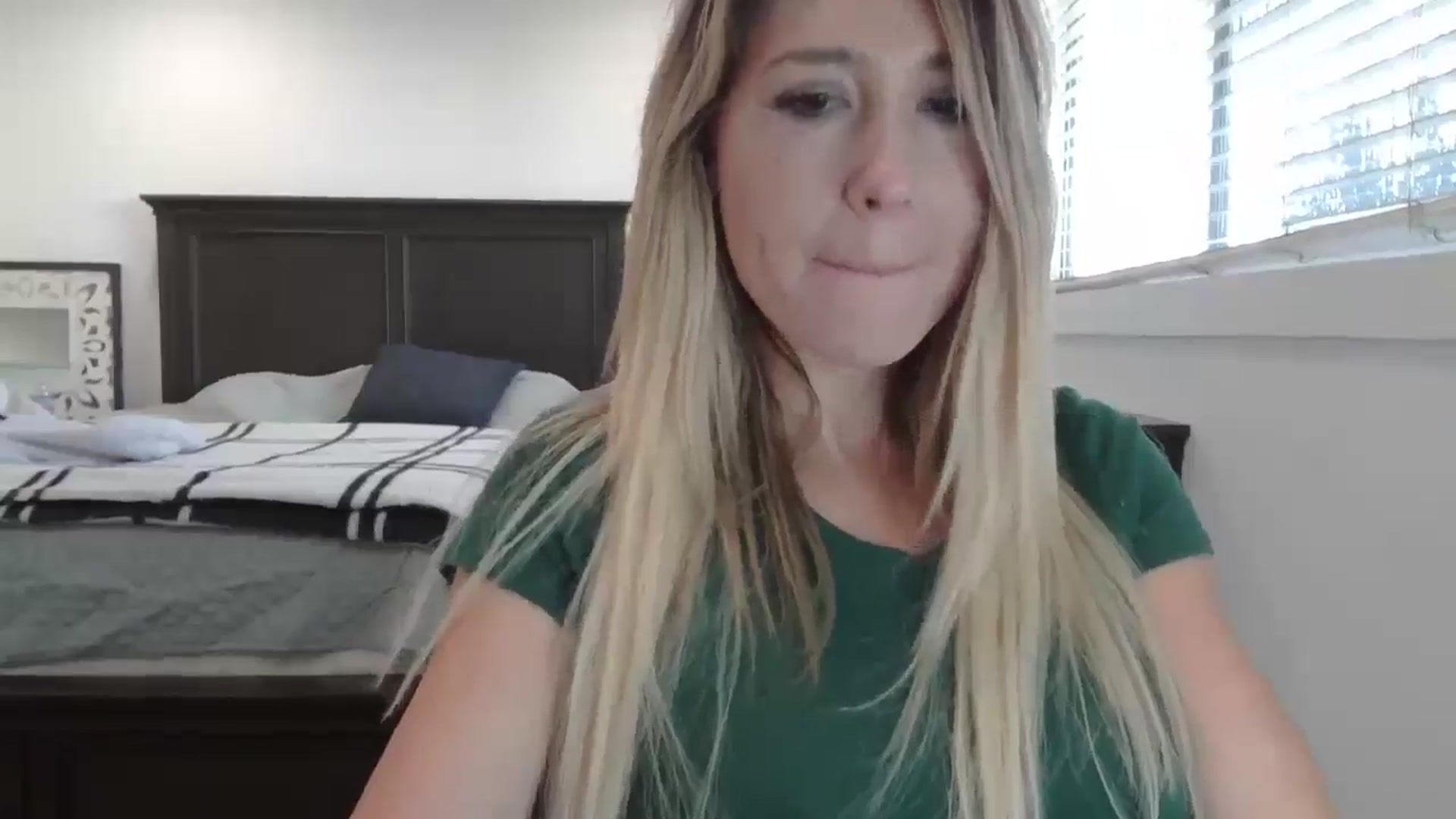 Gallery image thumbnail from blond_milf's myfreecams stream on, 02/17/2025, 21:55 image 8 of 20