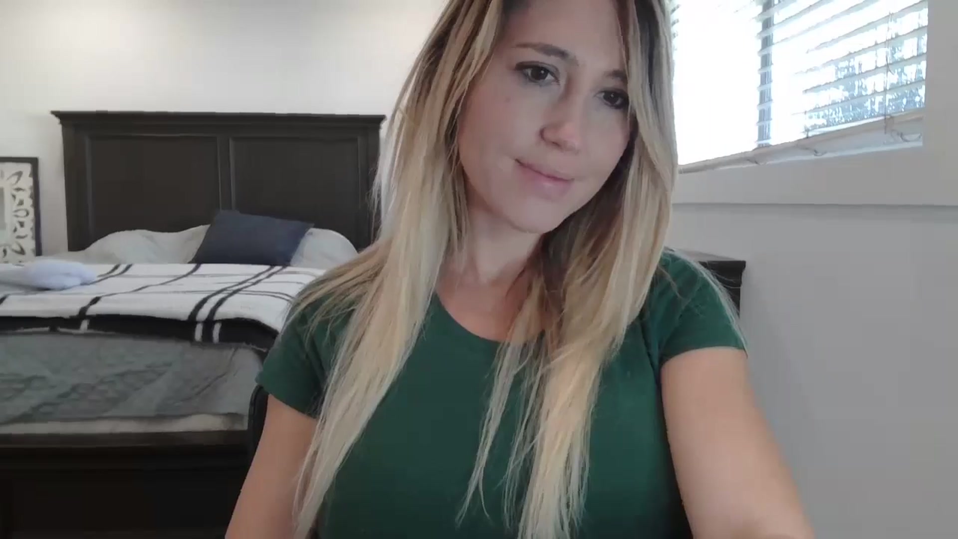 Gallery image thumbnail from blond_milf's myfreecams stream on, 02/17/2025, 21:55 image 2 of 20