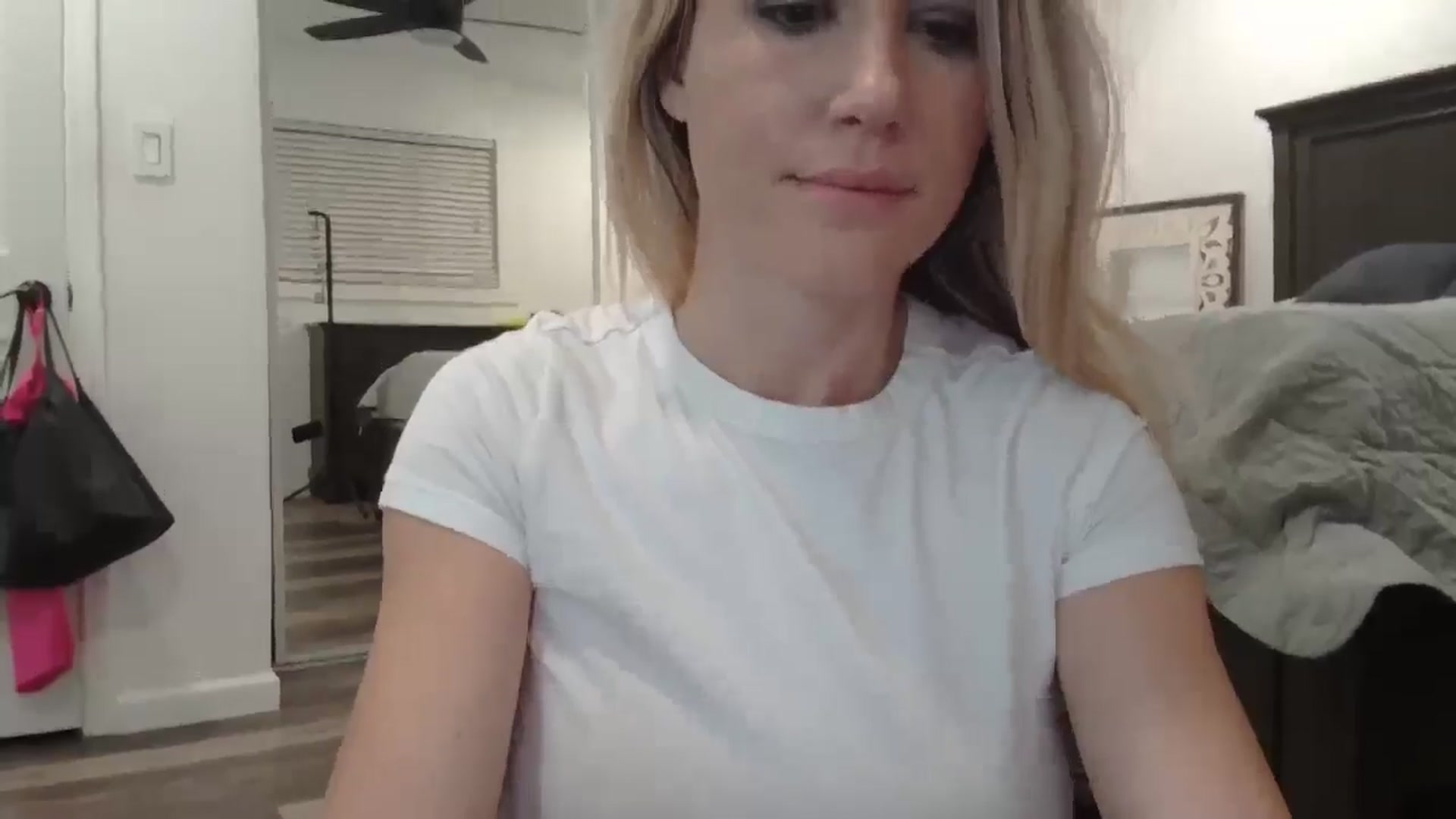Gallery image thumbnail from blond_milf's myfreecams stream on, 02/22/2025, 08:15 image 8 of 20