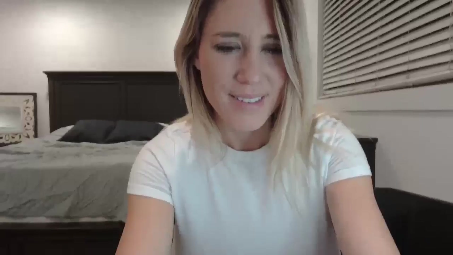 Gallery image thumbnail from blond_milf's myfreecams stream on, 02/22/2025, 08:15 image 14 of 20