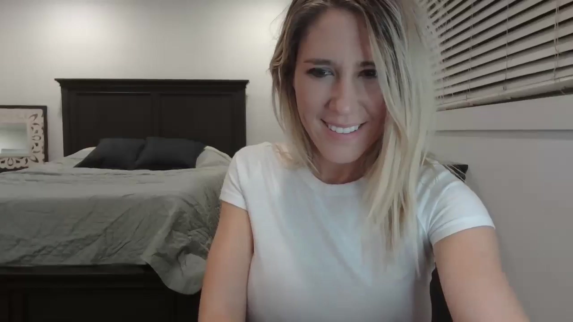 Gallery image thumbnail from blond_milf's myfreecams stream on, 02/22/2025, 08:15 image 2 of 20