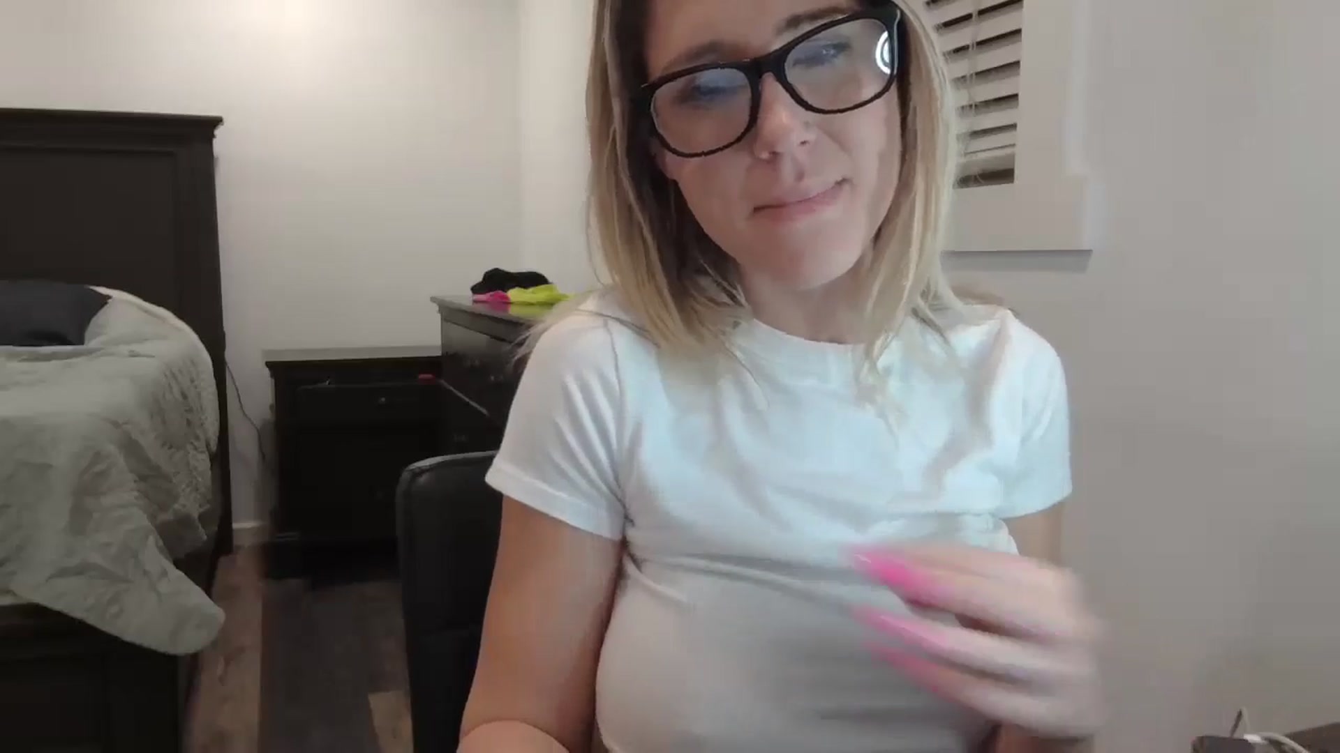 Gallery image thumbnail from blond_milf's myfreecams stream on, 02/22/2025, 08:15 image 16 of 20