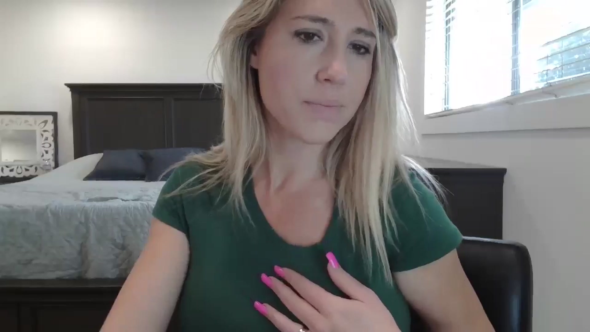 Gallery image thumbnail from blond_milf's myfreecams stream on, 02/24/2025, 23:31 image 7 of 20