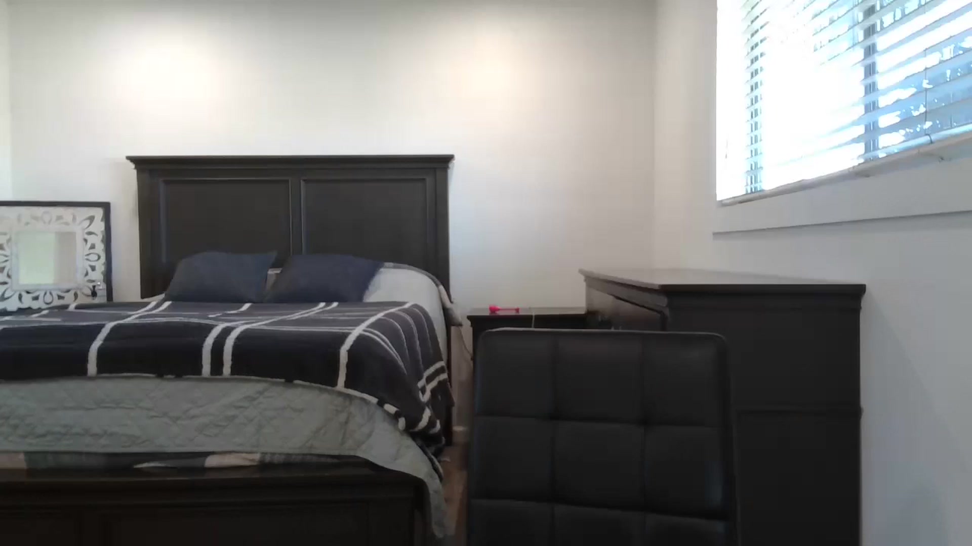 Gallery image thumbnail from blond_milf's myfreecams stream on, 02/26/2025, 22:33 image 16 of 20