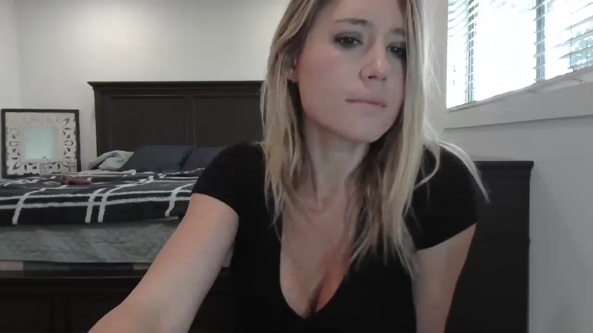 Gallery image thumbnail from blond_milf's myfreecams stream on, 02/28/2025, 24:02 image 10 of 20