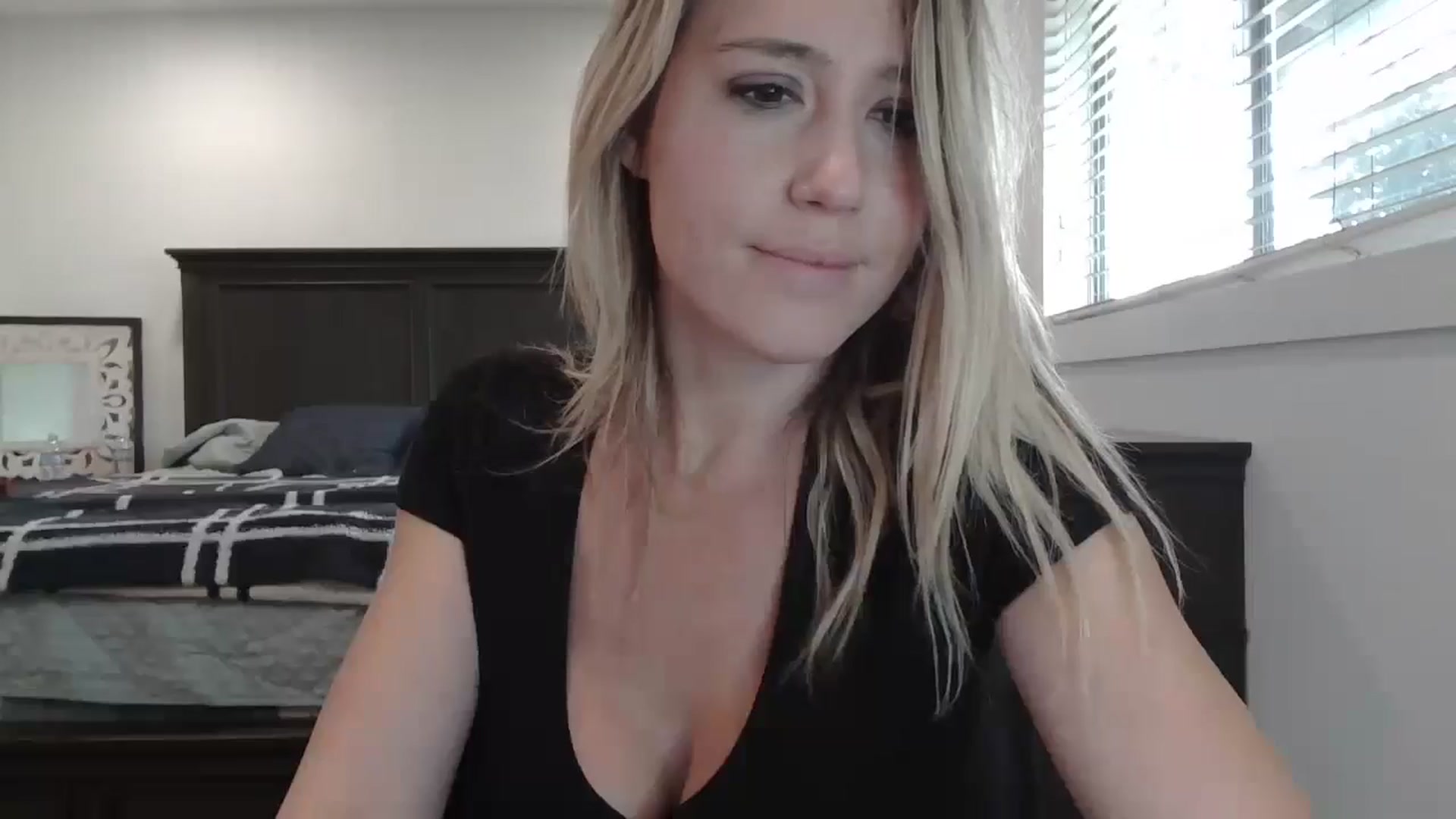 Gallery image thumbnail from blond_milf's myfreecams stream on, 02/28/2025, 24:02 image 14 of 20
