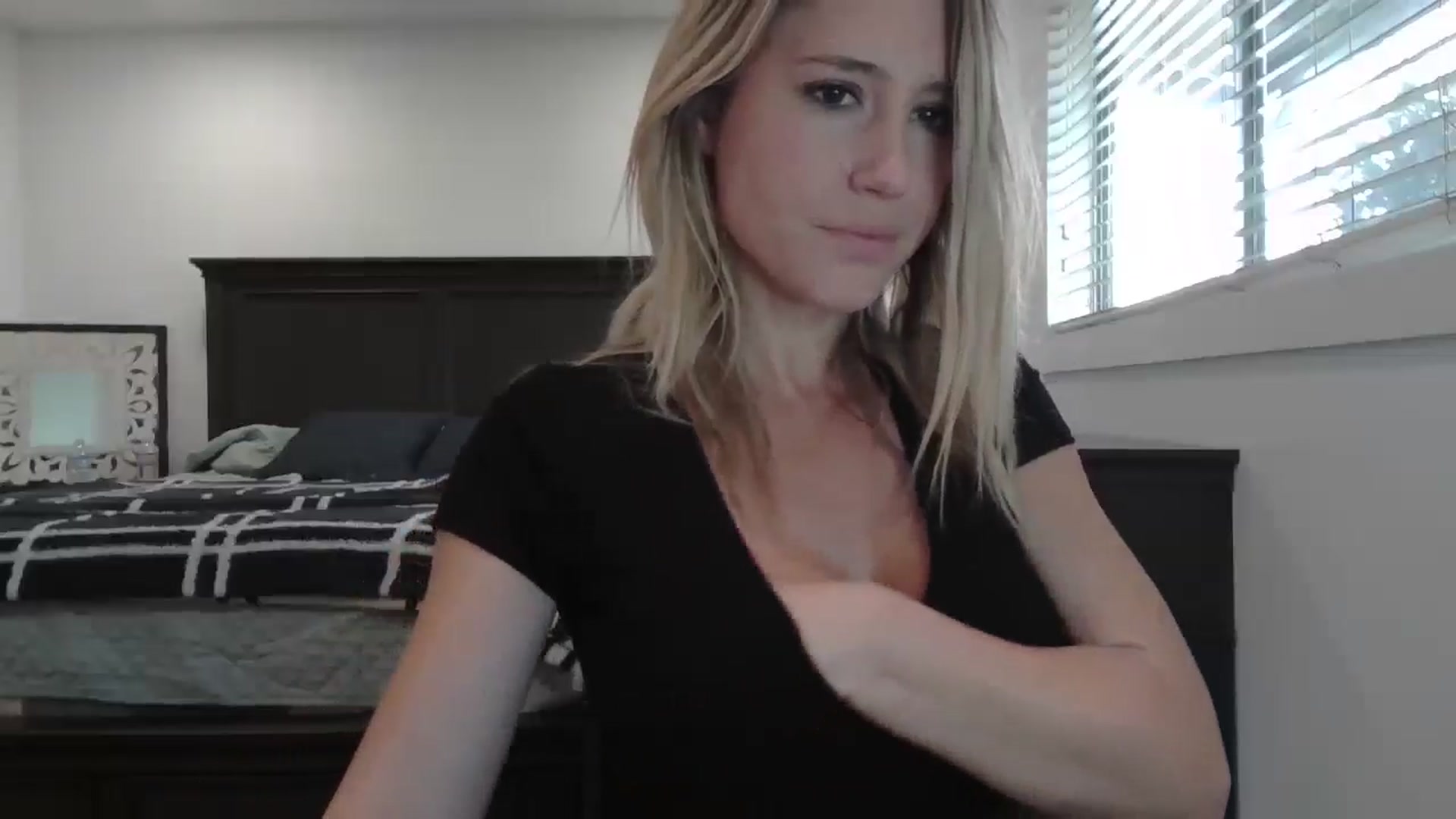 Gallery image thumbnail from blond_milf's myfreecams stream on, 02/28/2025, 24:02 image 20 of 20