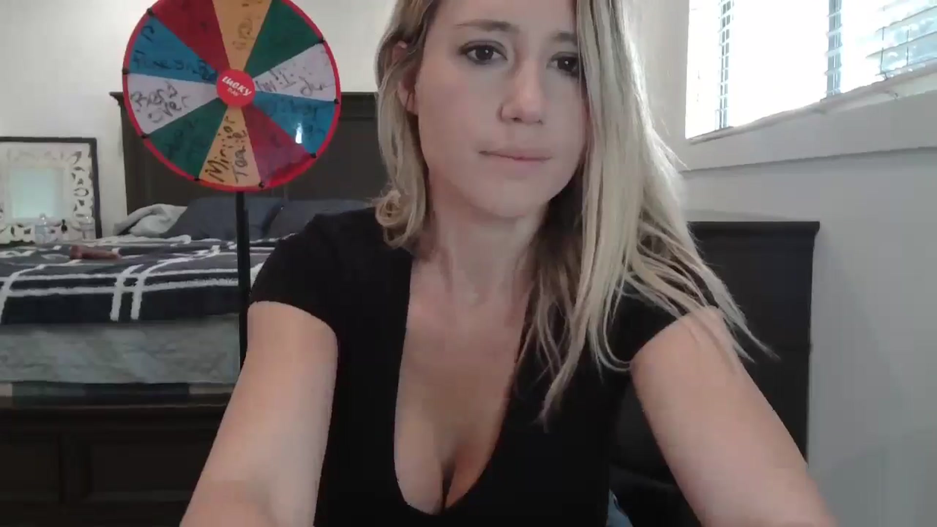 Gallery image thumbnail from blond_milf's myfreecams stream on, 02/28/2025, 24:02 image 6 of 20