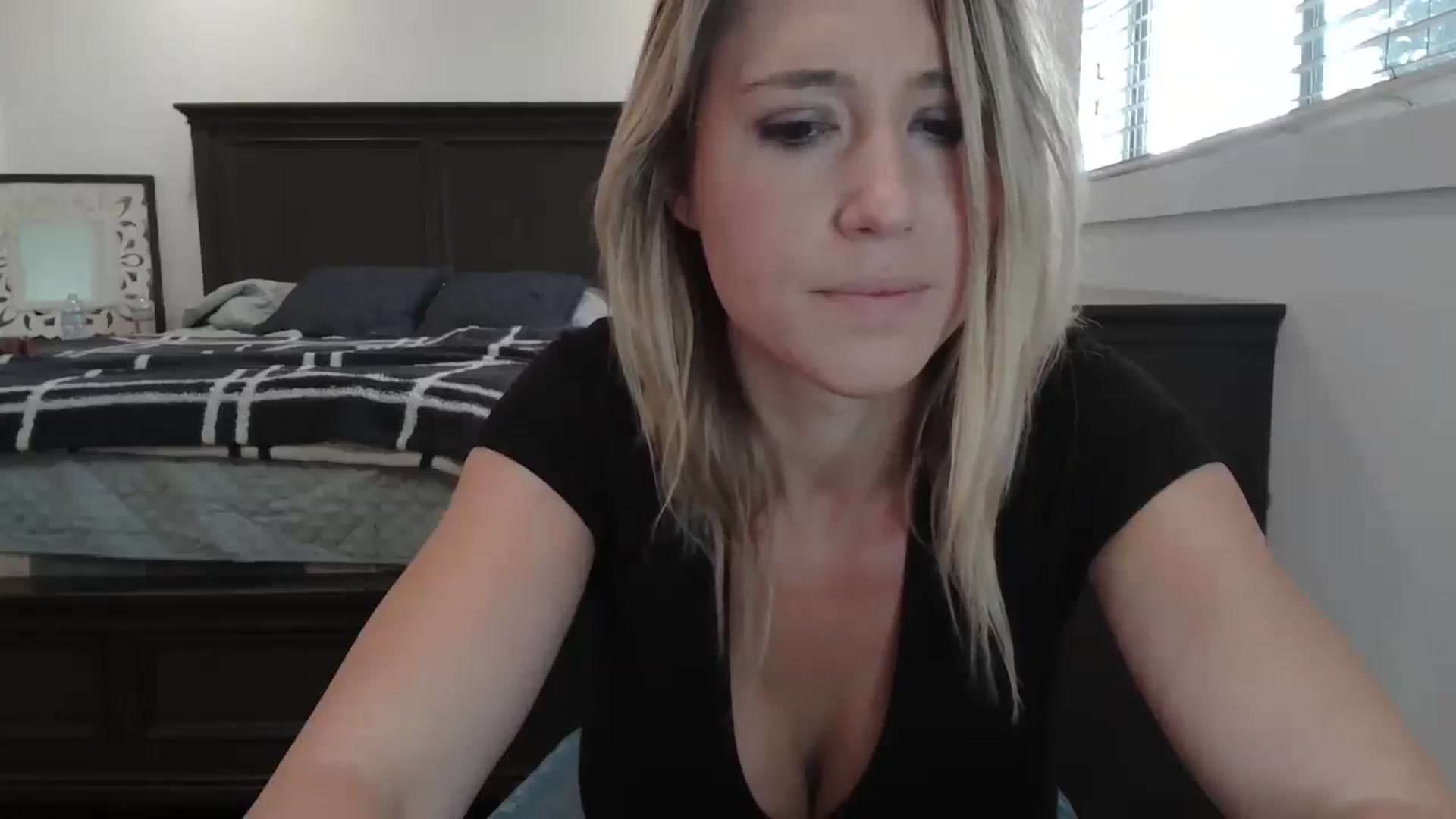 Gallery image thumbnail from blond_milf's myfreecams stream on, 02/28/2025, 24:02 image 16 of 20