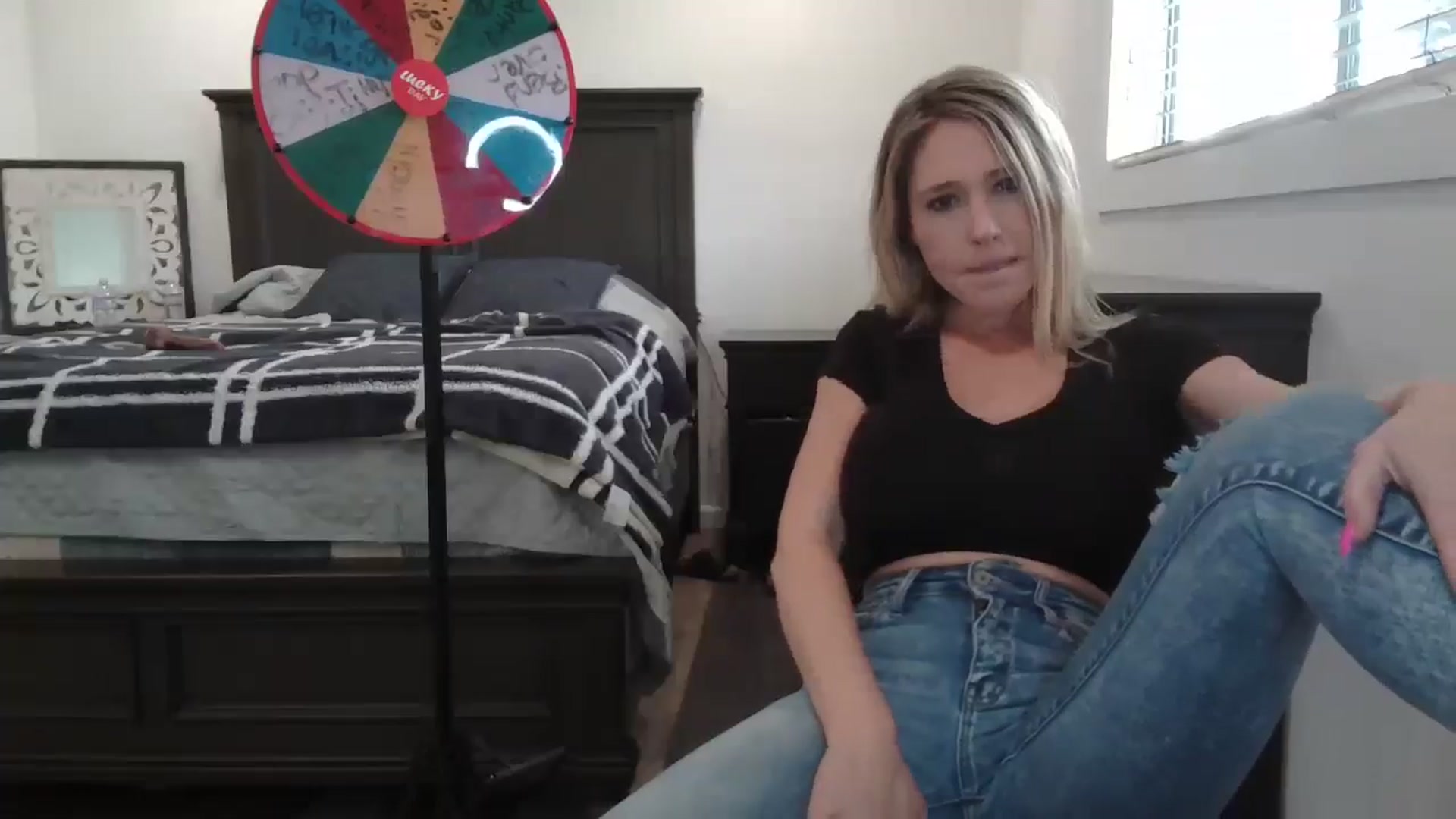 Gallery image thumbnail from blond_milf's myfreecams stream on, 02/28/2025, 24:02 image 9 of 20