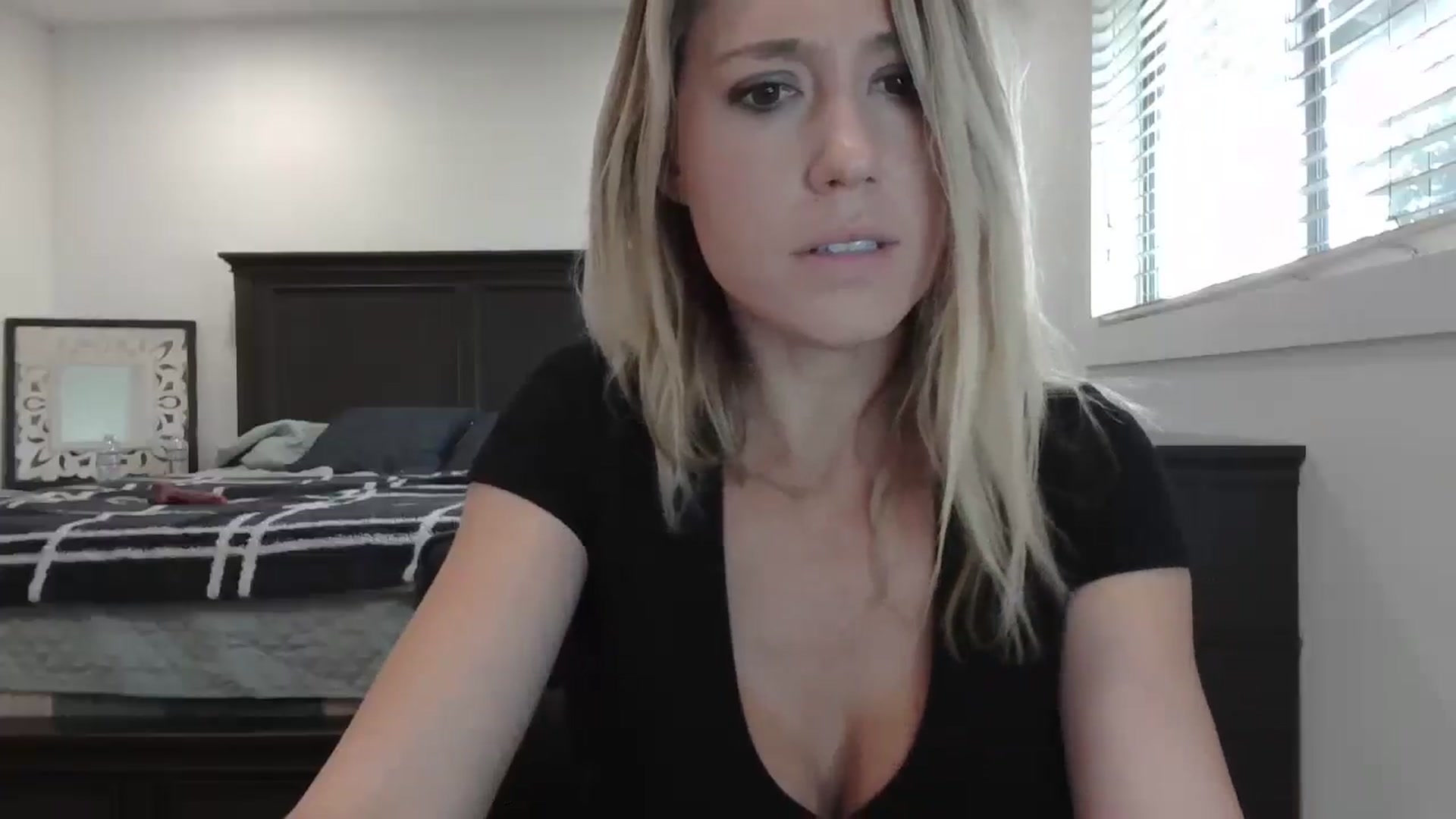 Gallery image thumbnail from blond_milf's myfreecams stream on, 02/28/2025, 24:02 image 12 of 20