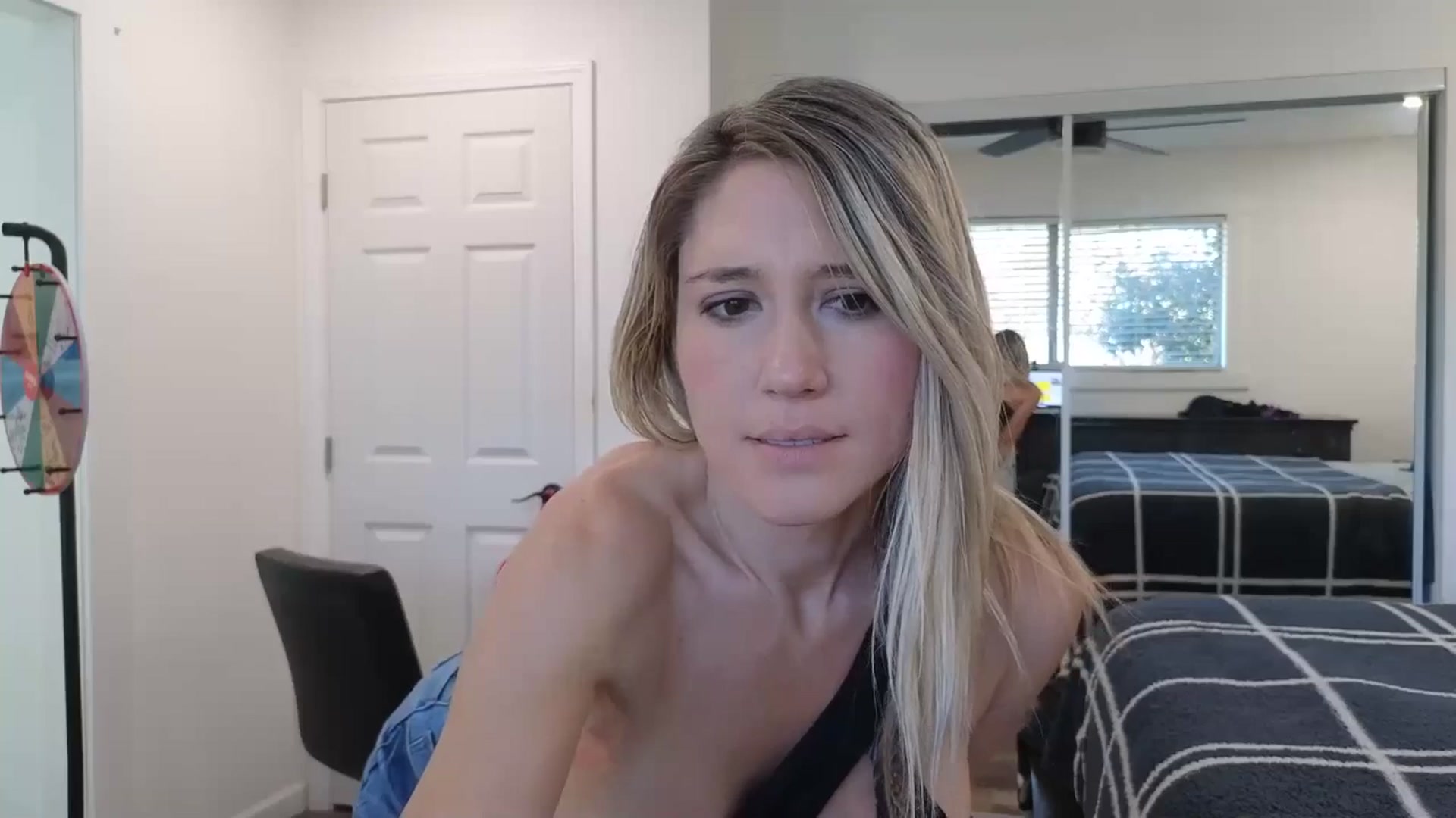 Gallery image thumbnail from blond_milf's myfreecams stream on, 03/08/2025, 01:27 image 13 of 20