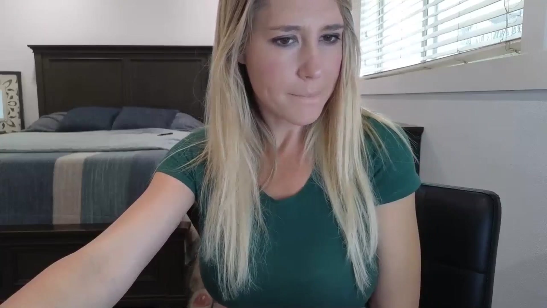 Gallery image thumbnail from blond_milf's myfreecams stream on, 03/17/2025, 20:33 image 4 of 20