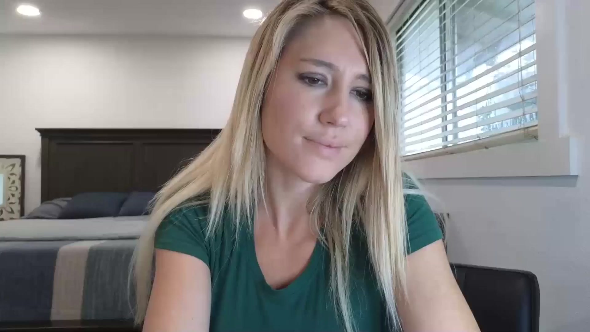 Gallery image thumbnail from blond_milf's myfreecams stream on, 03/17/2025, 20:33 image 13 of 20