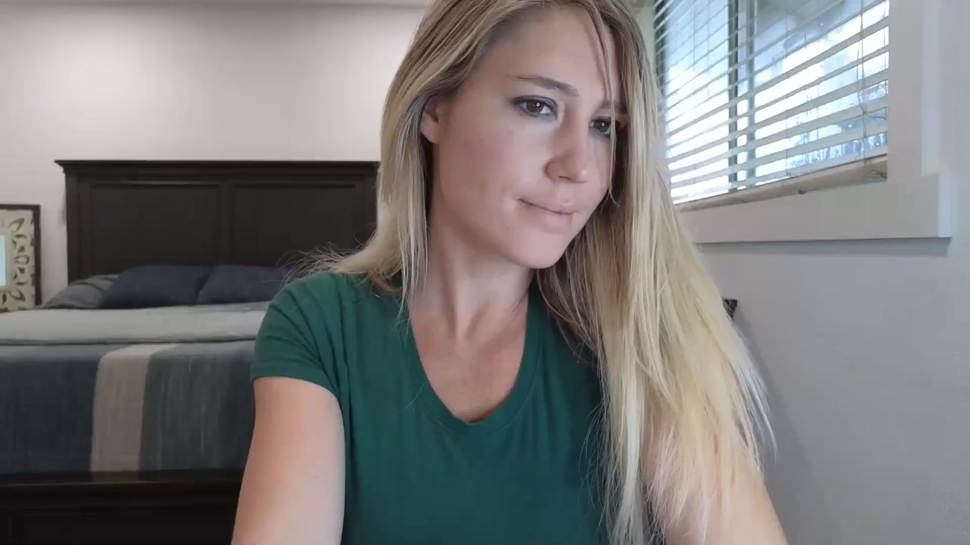 Gallery image thumbnail from blond_milf's myfreecams stream on, 03/17/2025, 20:33 image 17 of 20