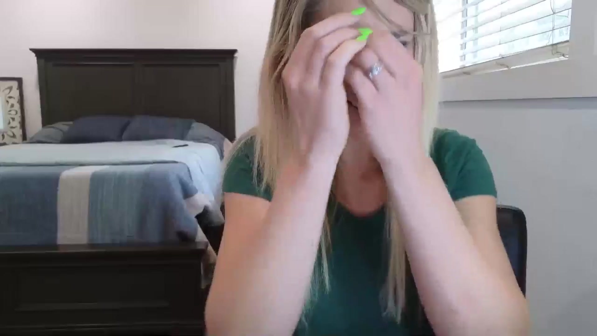 Gallery image thumbnail from blond_milf's myfreecams stream on, 03/17/2025, 20:33 image 8 of 20