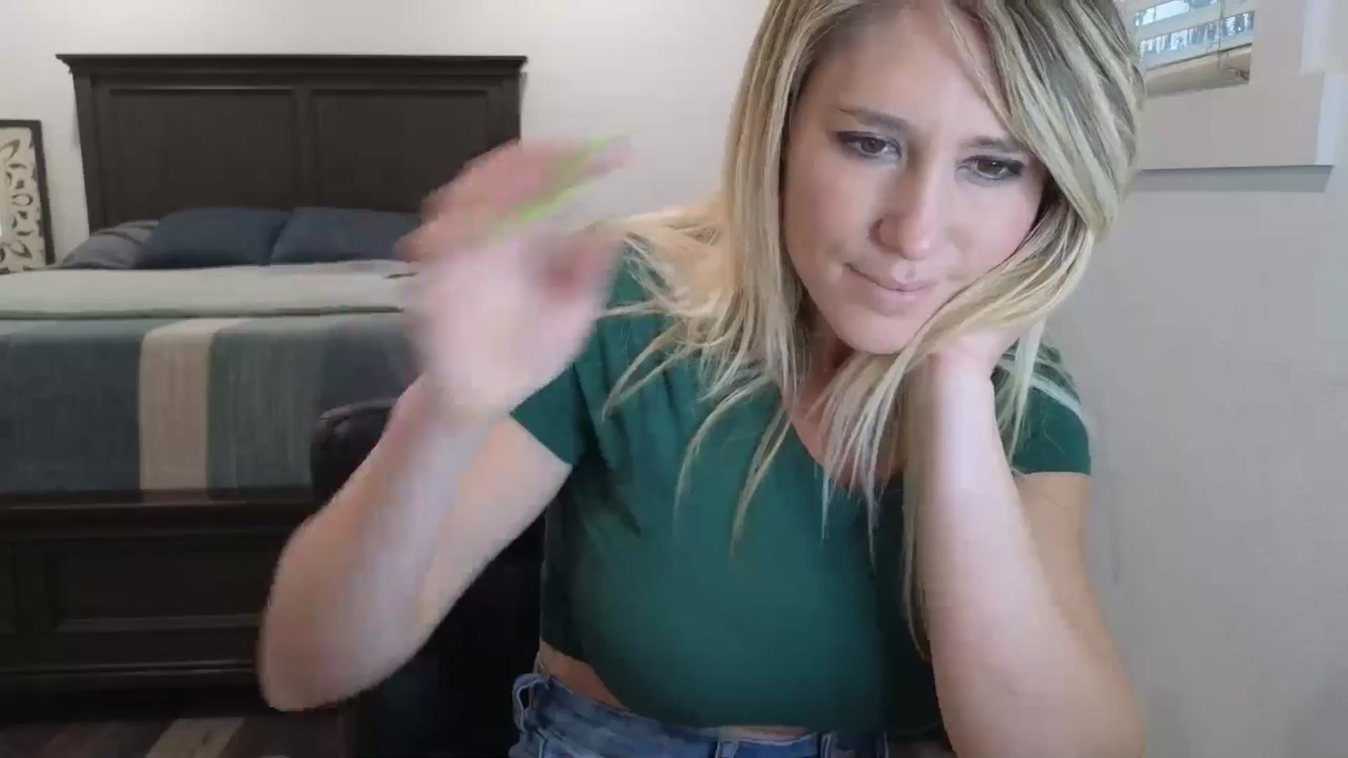 Gallery image thumbnail from blond_milf's myfreecams stream on, 03/17/2025, 20:33 image 15 of 20
