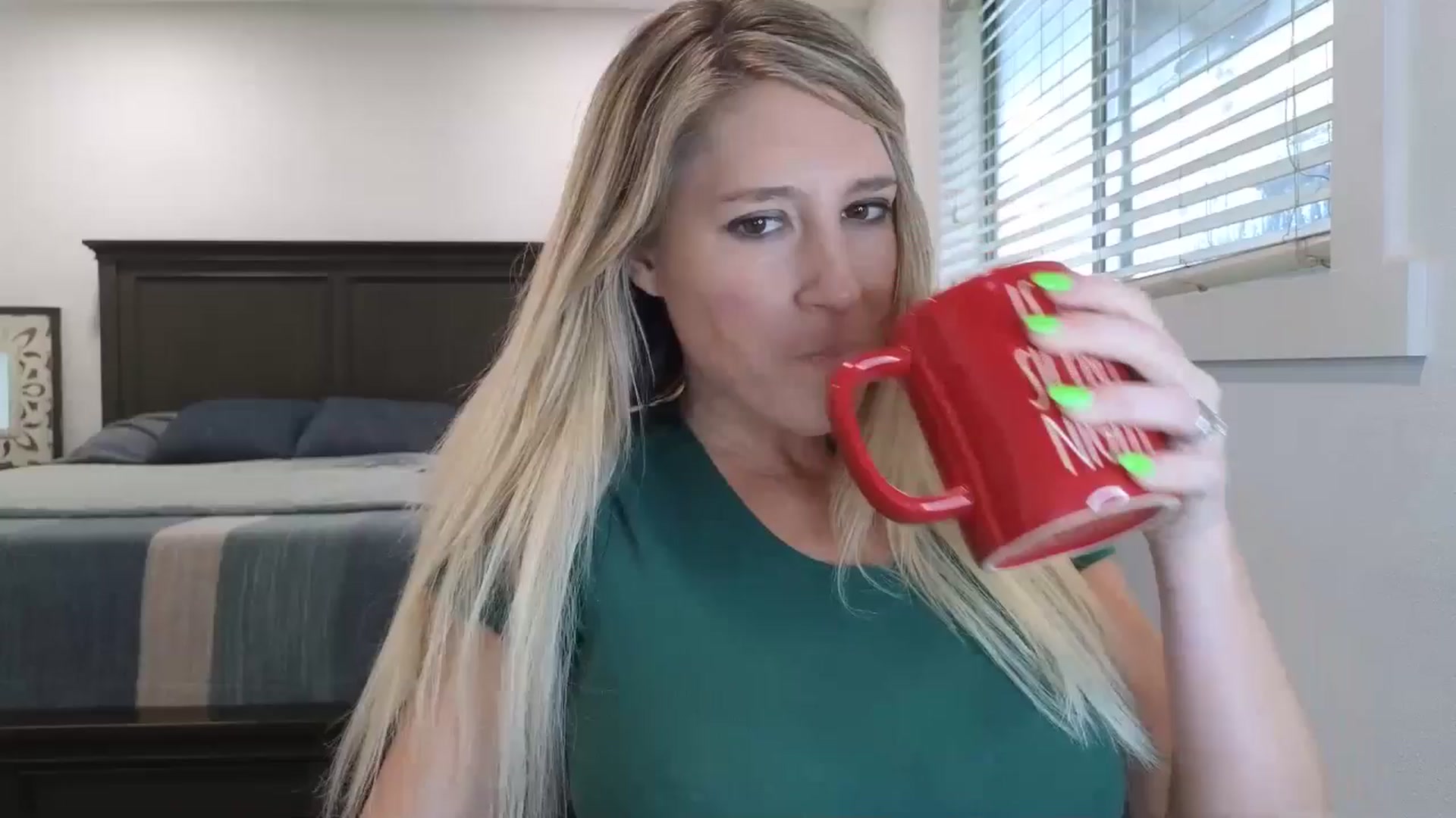 Gallery image thumbnail from blond_milf's myfreecams stream on, 03/17/2025, 20:33 image 18 of 20
