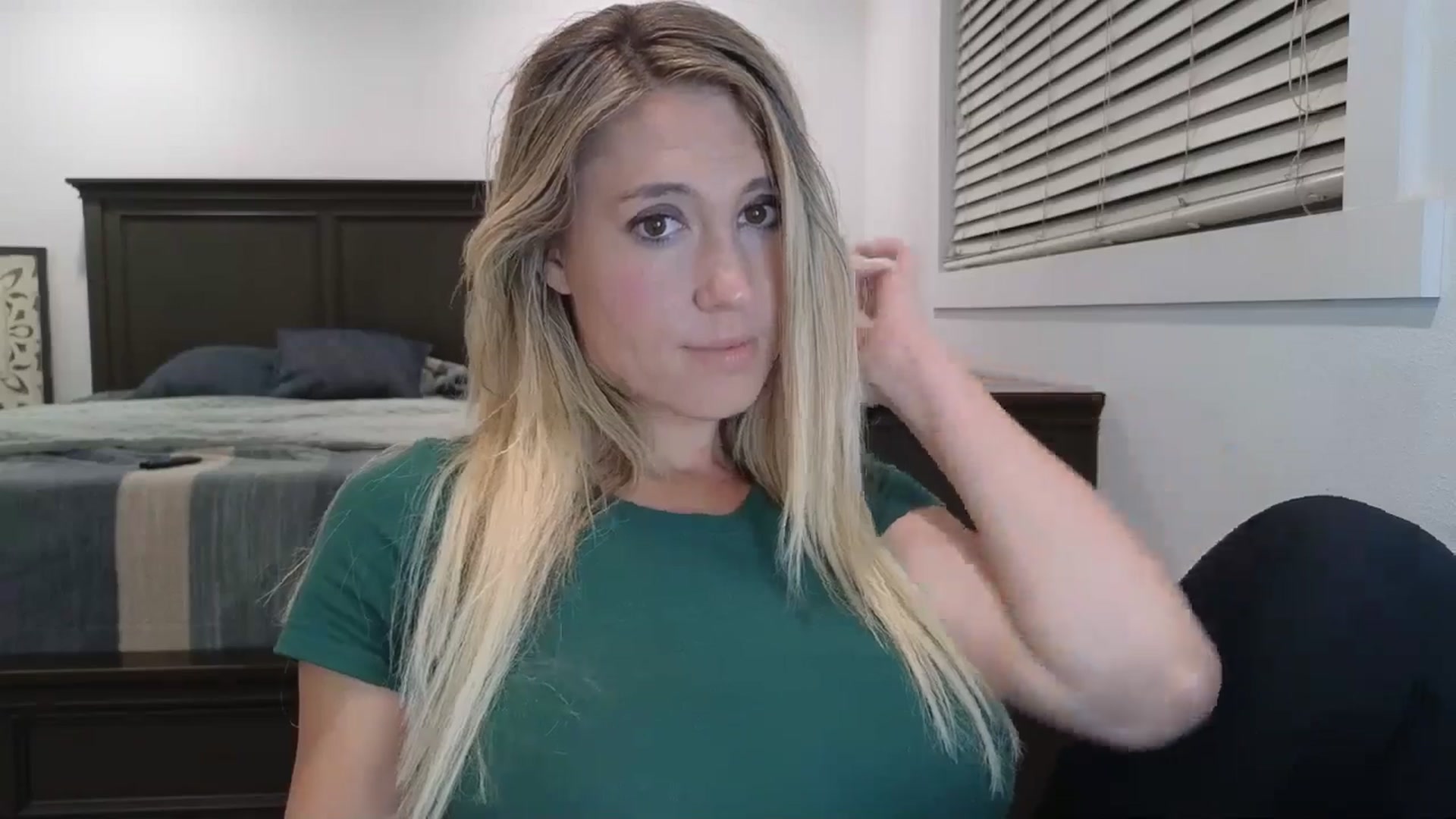 Gallery image thumbnail from blond_milf's myfreecams stream on, 03/18/2025, 08:16 image 9 of 20