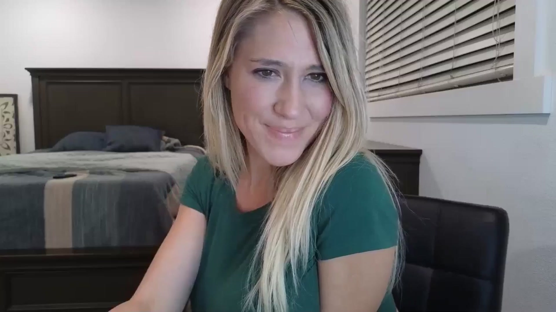 Gallery image thumbnail from blond_milf's myfreecams stream on, 03/18/2025, 08:16 image 8 of 20