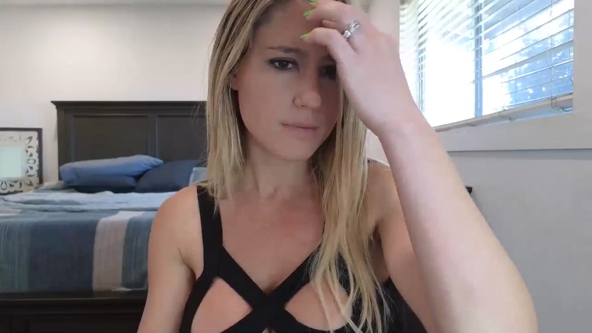 Gallery image thumbnail from blond_milf's myfreecams stream on, 03/18/2025, 23:50 image 12 of 20