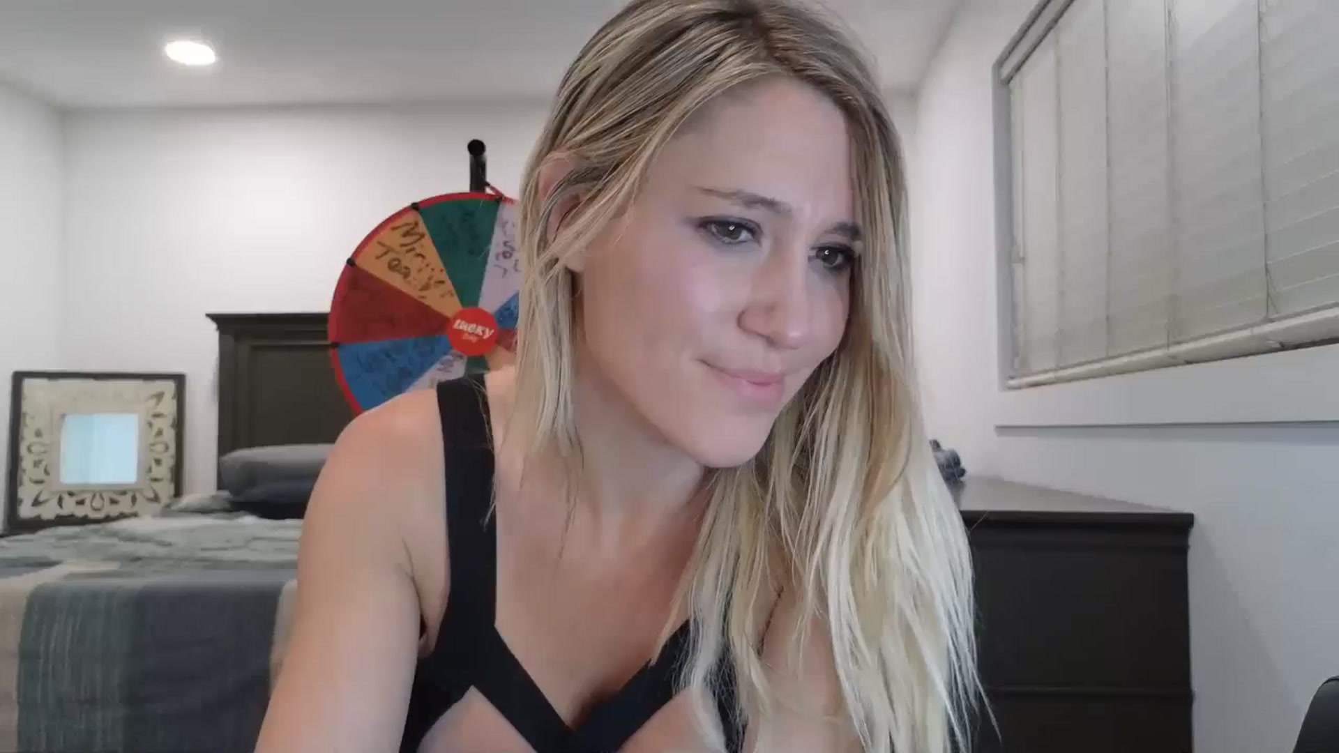 Gallery image thumbnail from blond_milf's myfreecams stream on, 03/19/2025, 08:06 image 14 of 20