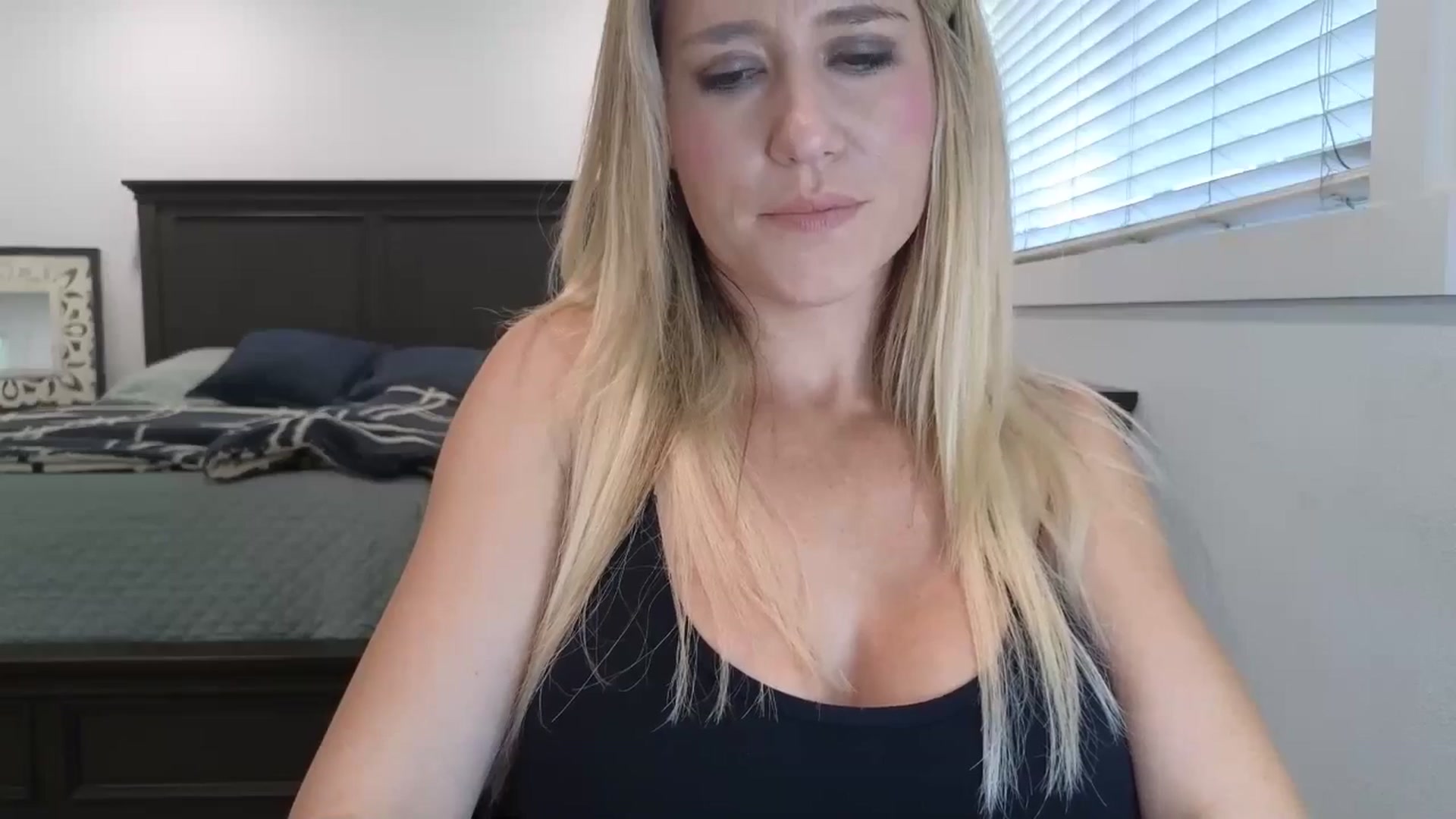 Gallery image thumbnail from blond_milf's myfreecams stream on, 03/26/2025, 21:31 image 7 of 20