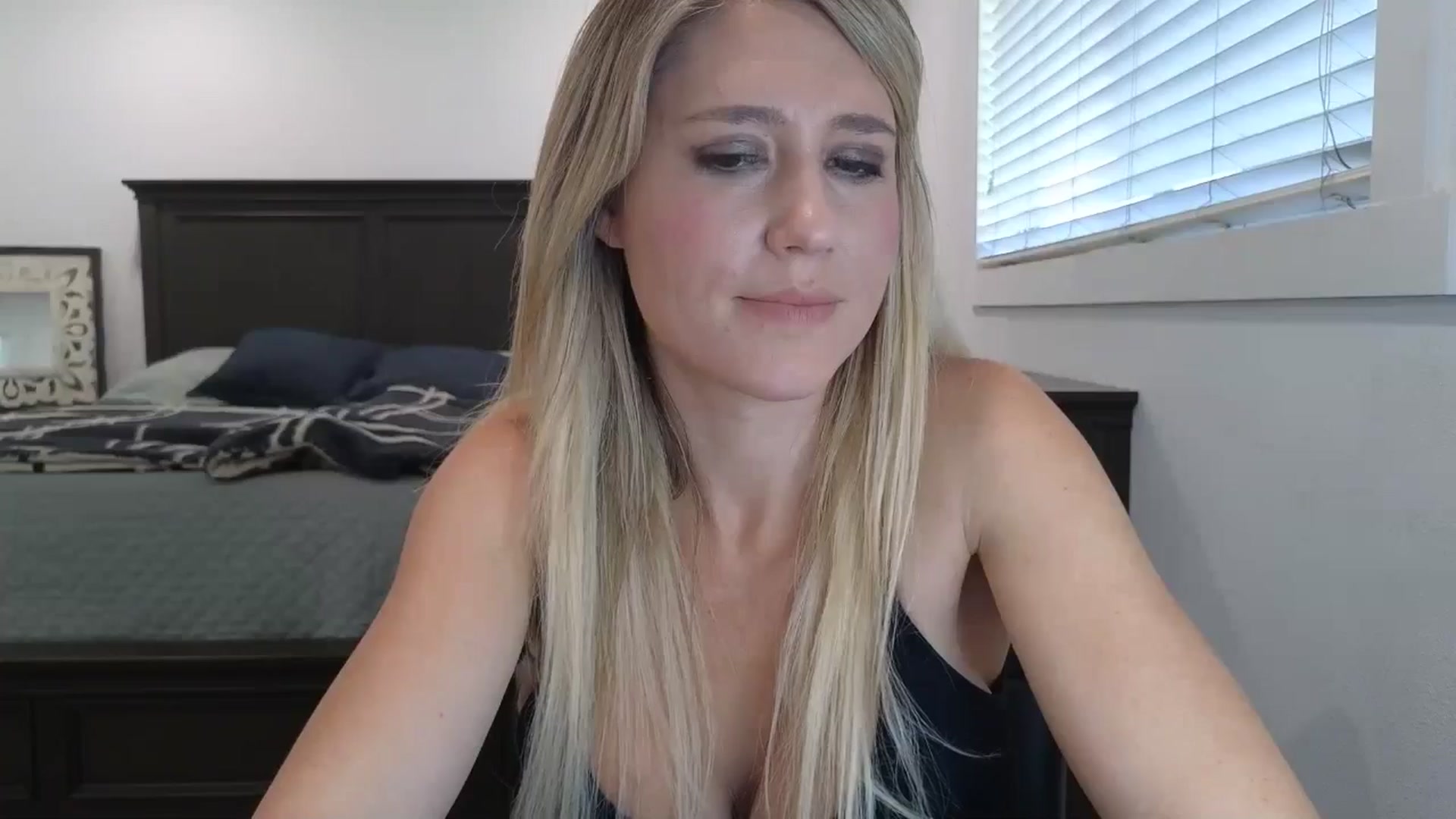 Gallery image thumbnail from blond_milf's myfreecams stream on, 03/26/2025, 21:31 image 6 of 20
