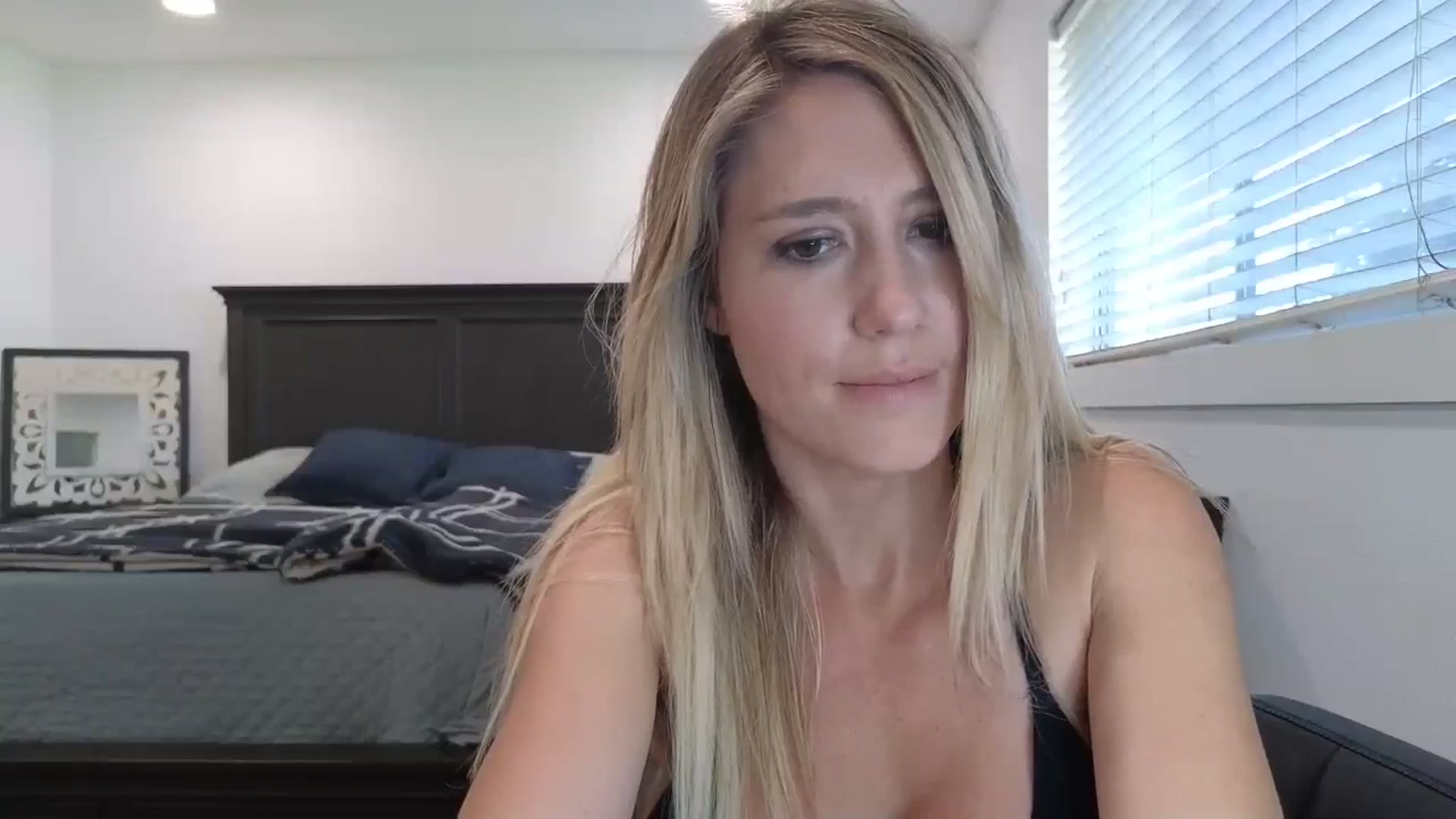 Gallery image thumbnail from blond_milf's myfreecams stream on, 03/26/2025, 23:47 image 17 of 20