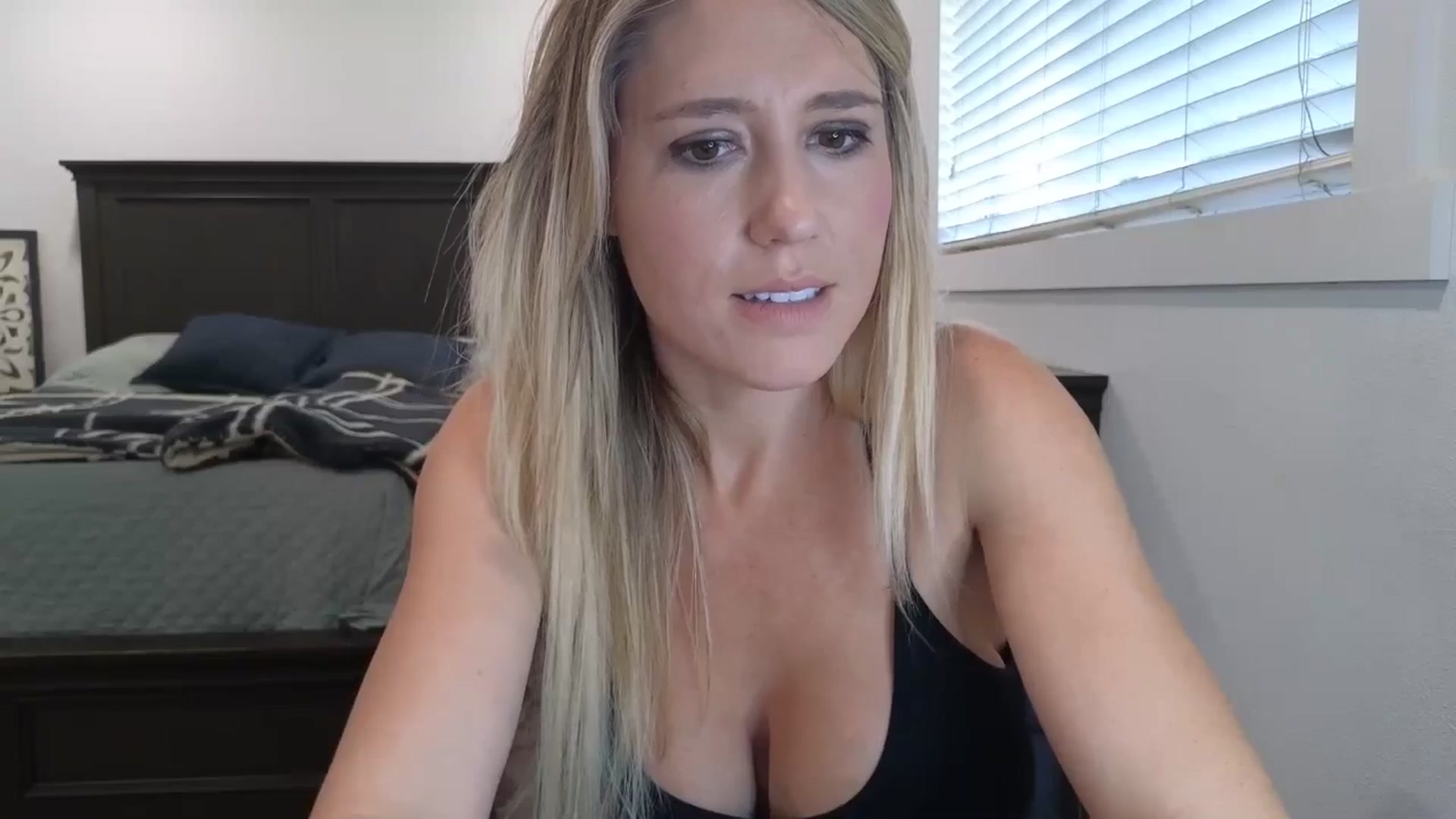 Gallery image thumbnail from blond_milf's myfreecams stream on, 03/26/2025, 23:47 image 7 of 20