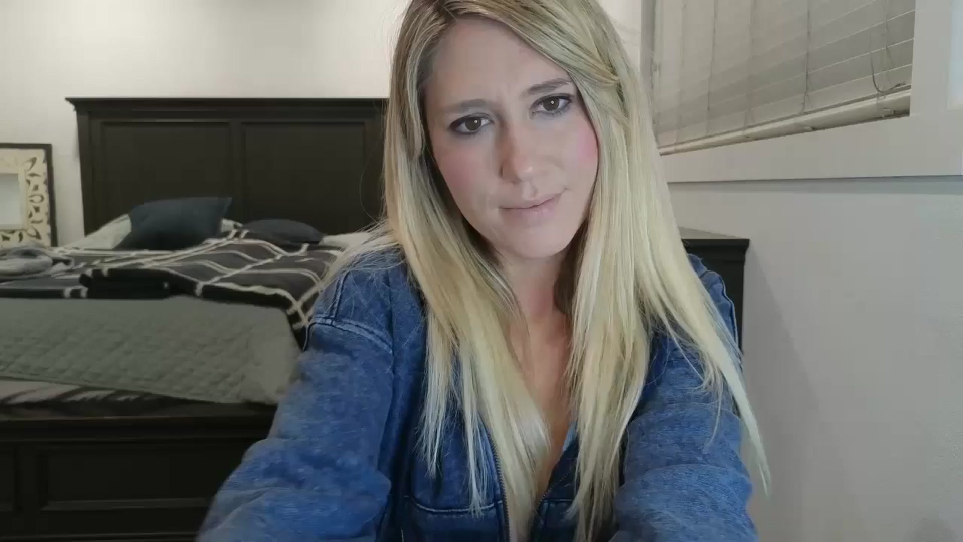 Gallery image thumbnail from blond_milf's myfreecams stream on, 03/28/2025, 05:59 image 1 of 20