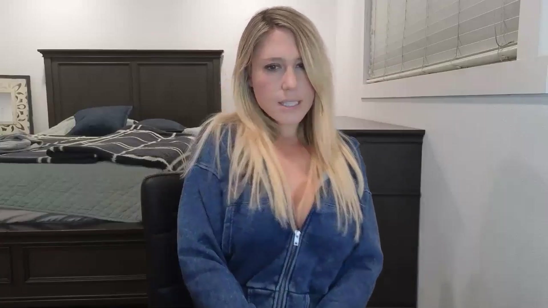 Gallery image thumbnail from blond_milf's myfreecams stream on, 03/28/2025, 05:59 image 3 of 20