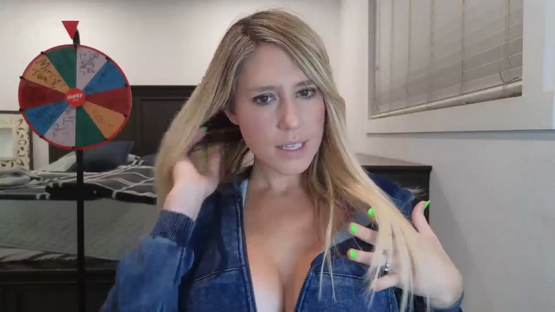 Gallery image thumbnail from blond_milf's myfreecams stream on, 03/28/2025, 05:59 image 7 of 20