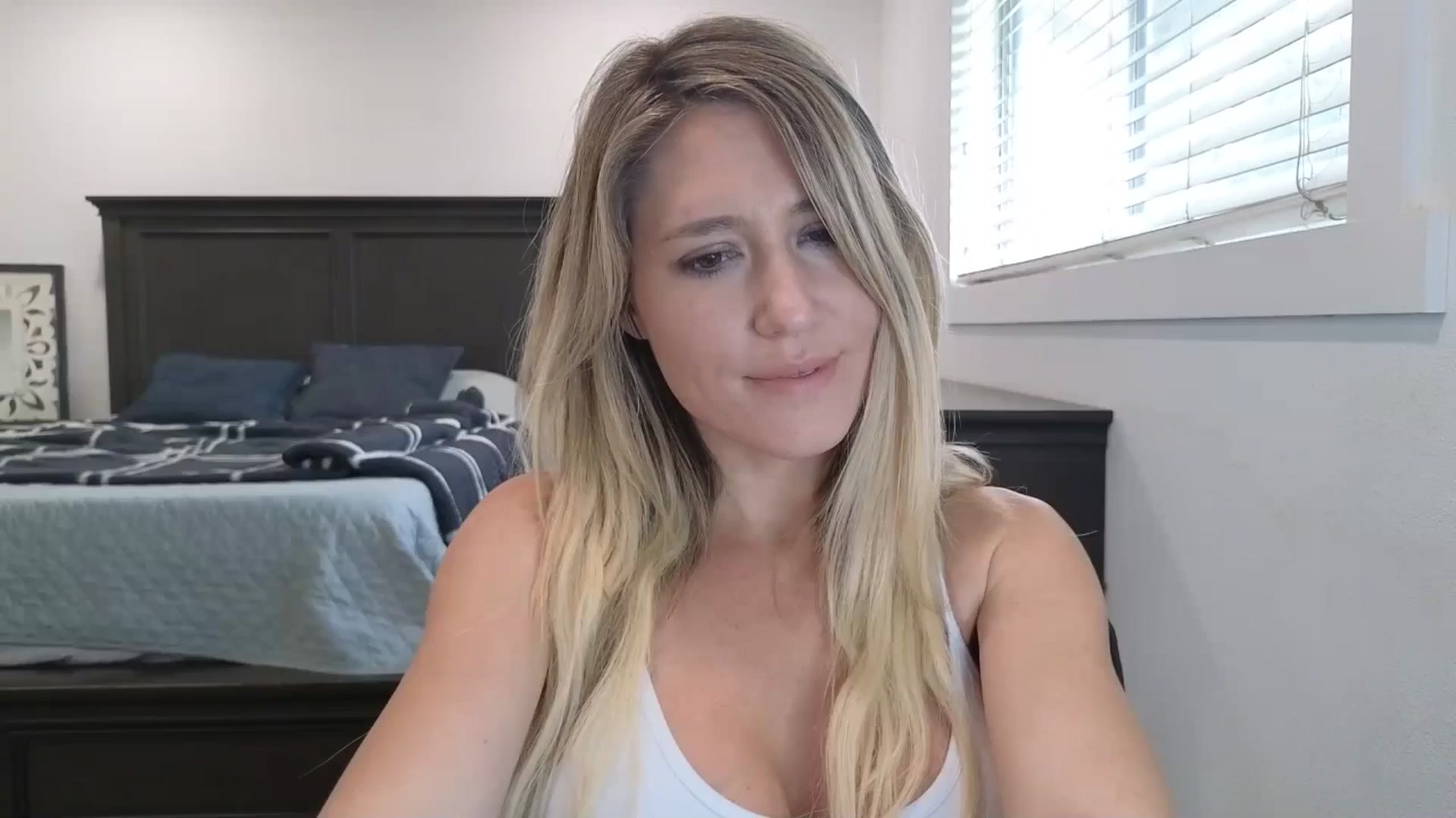 Gallery image thumbnail from blond_milf's myfreecams stream on, 03/28/2025, 22:28 image 1 of 20