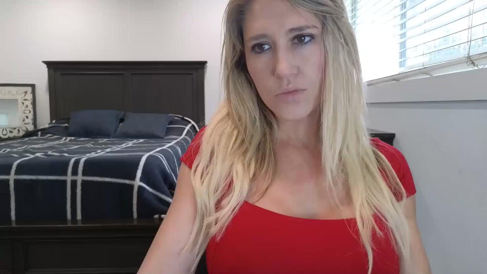 Gallery image thumbnail from blond_milf's myfreecams stream on, 04/01/2025, 21:19 image 1 of 20