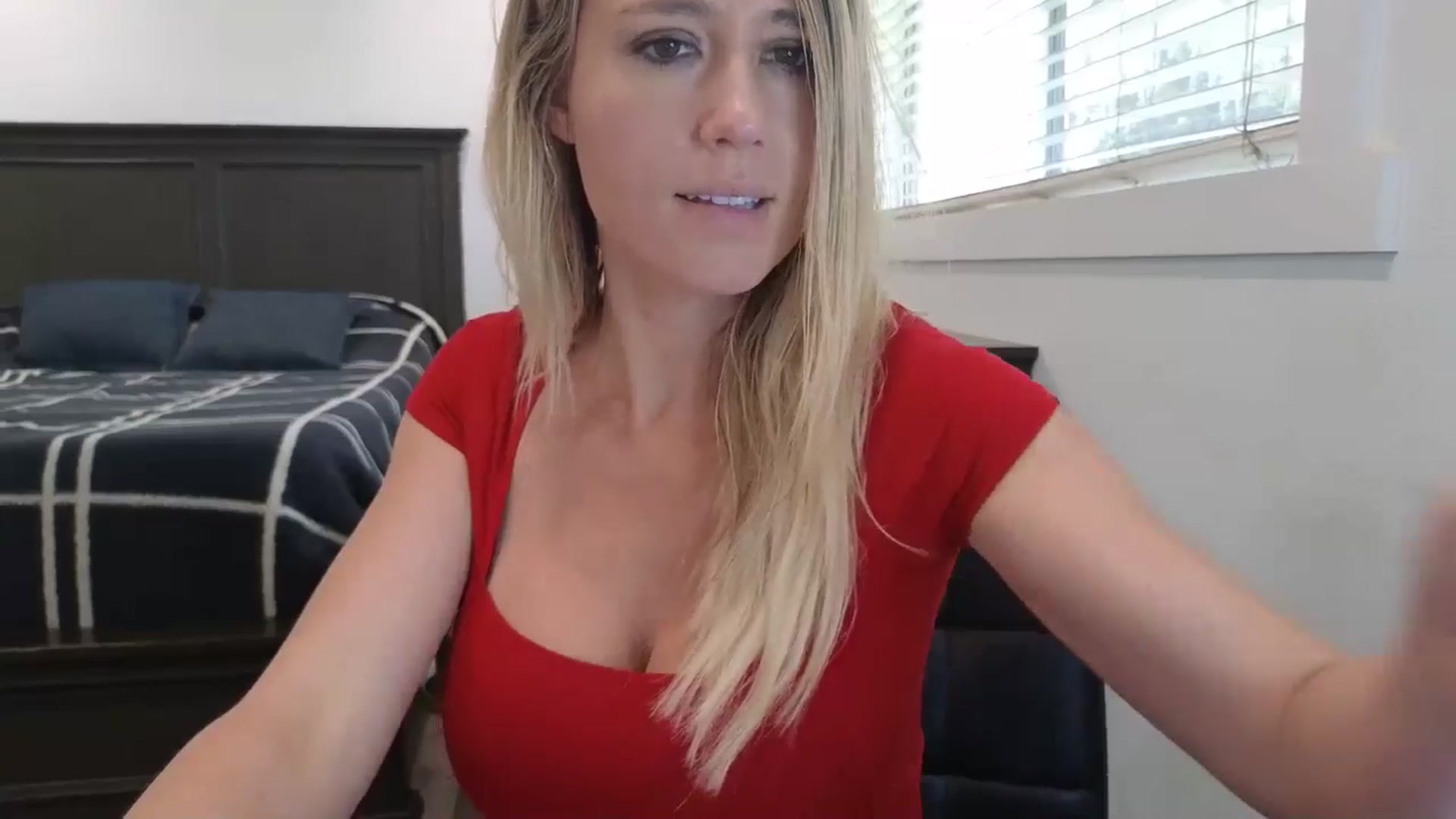 Gallery image thumbnail from blond_milf's myfreecams stream on, 04/01/2025, 21:19 image 13 of 20