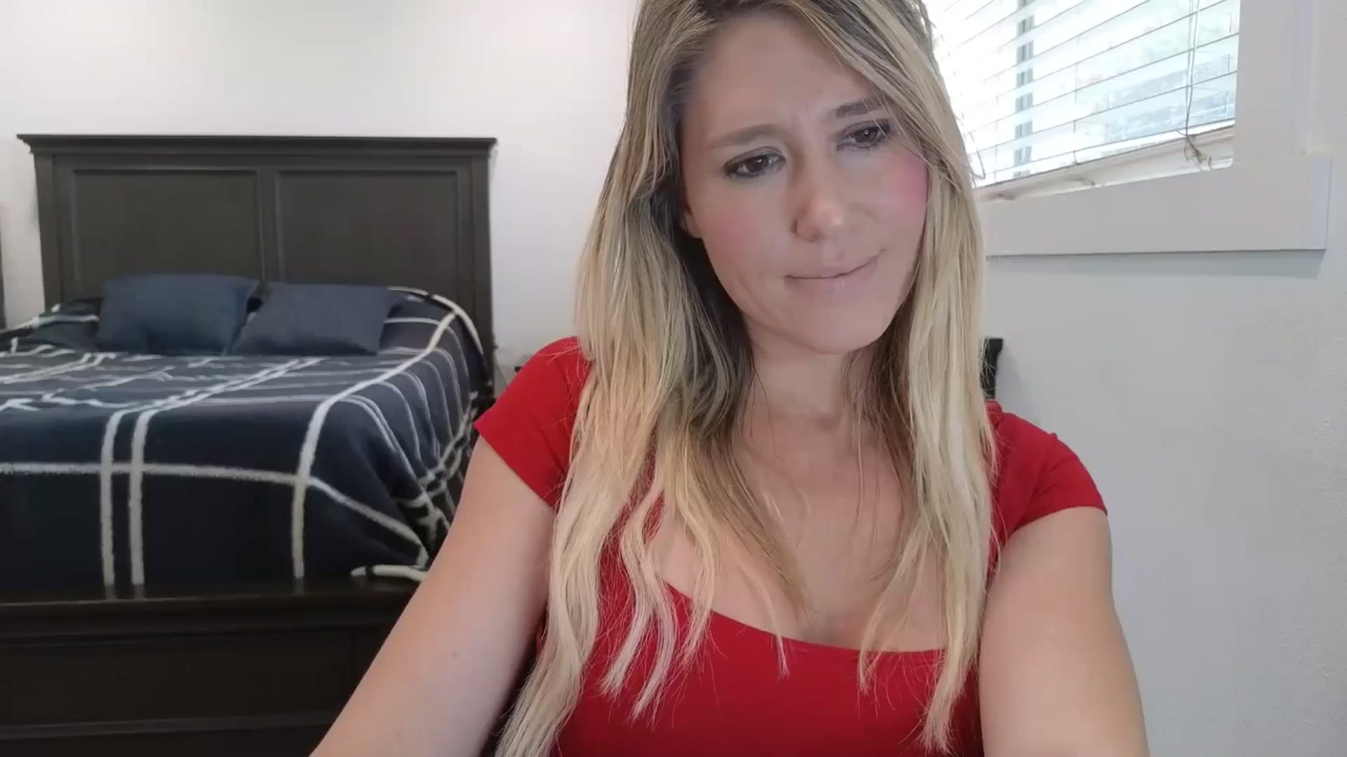 Gallery image thumbnail from blond_milf's myfreecams stream on, 04/01/2025, 22:51 image 6 of 20