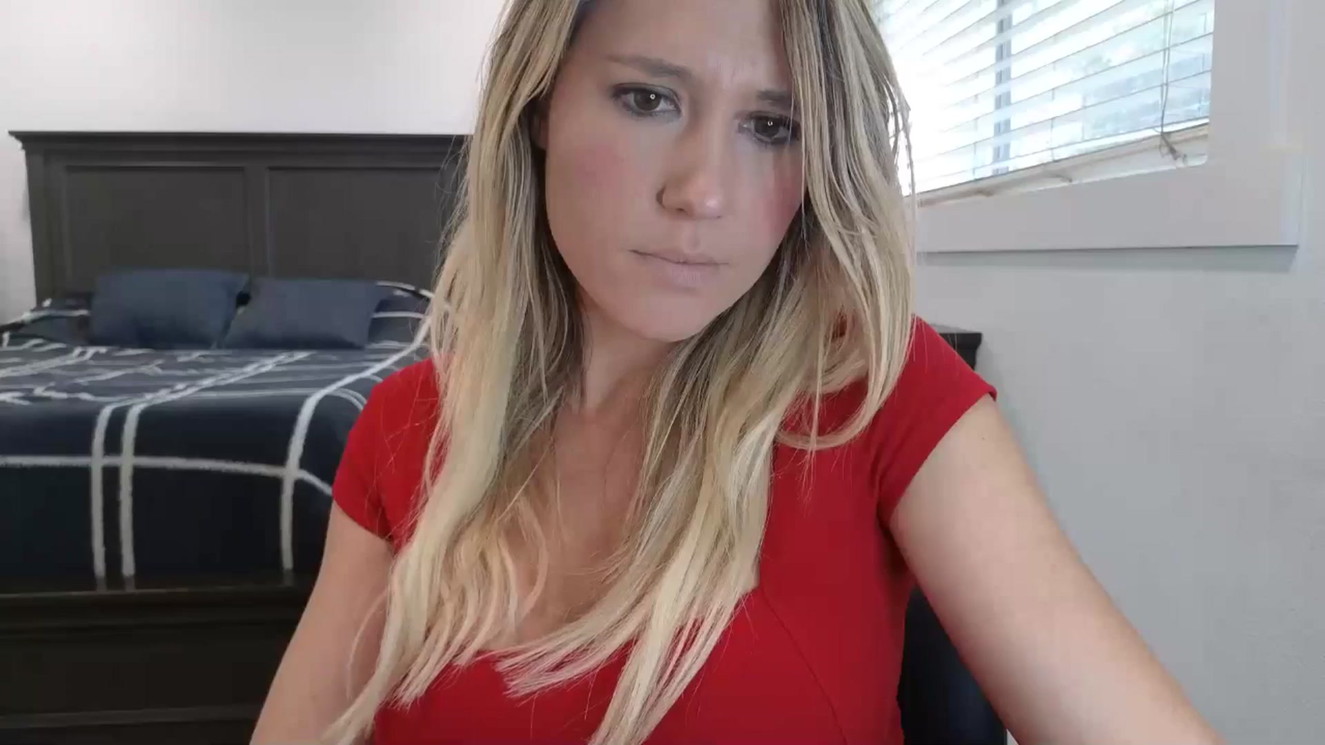 Gallery image thumbnail from blond_milf's myfreecams stream on, 04/01/2025, 22:51 image 17 of 20